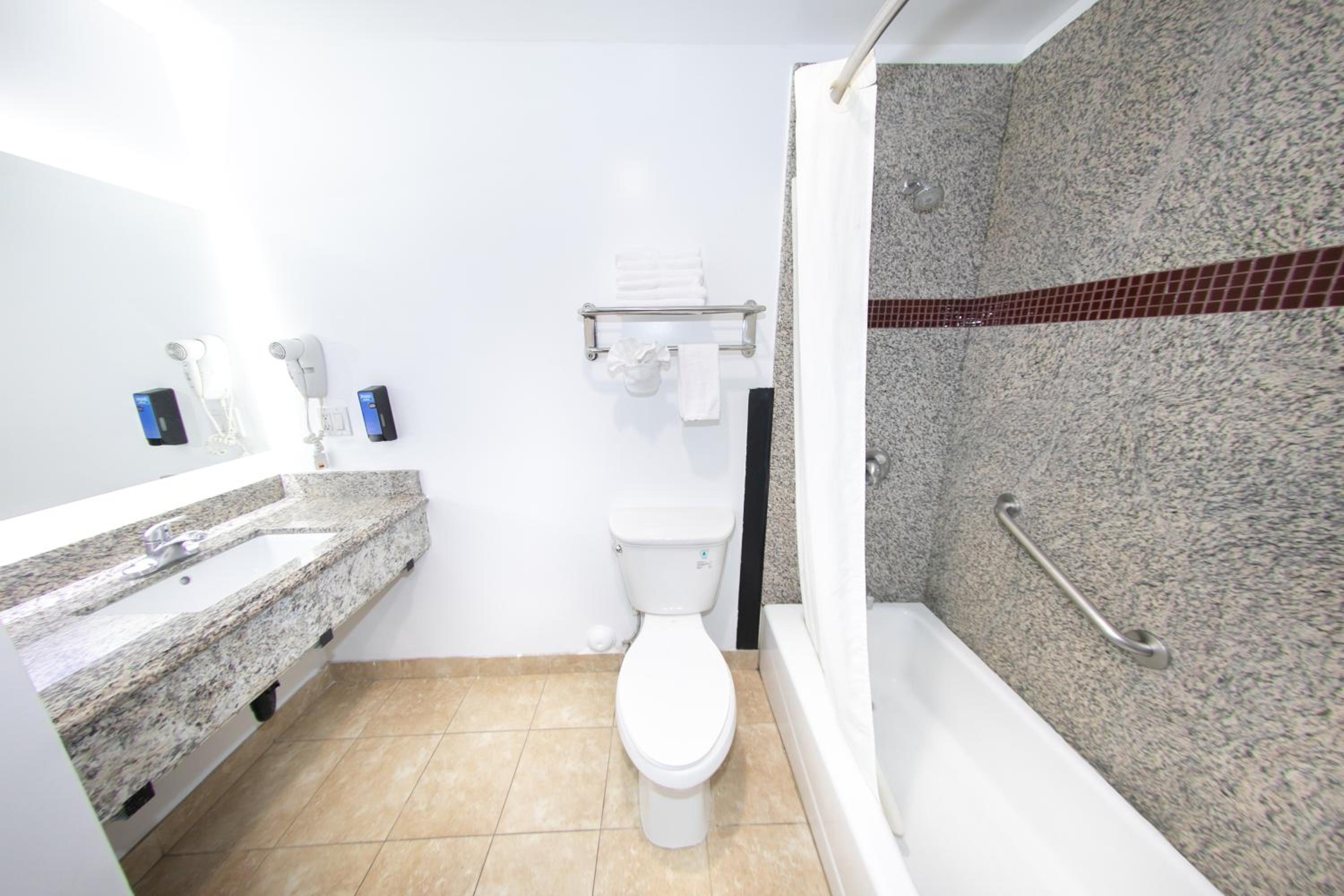 Queen Room - Non-Smoking