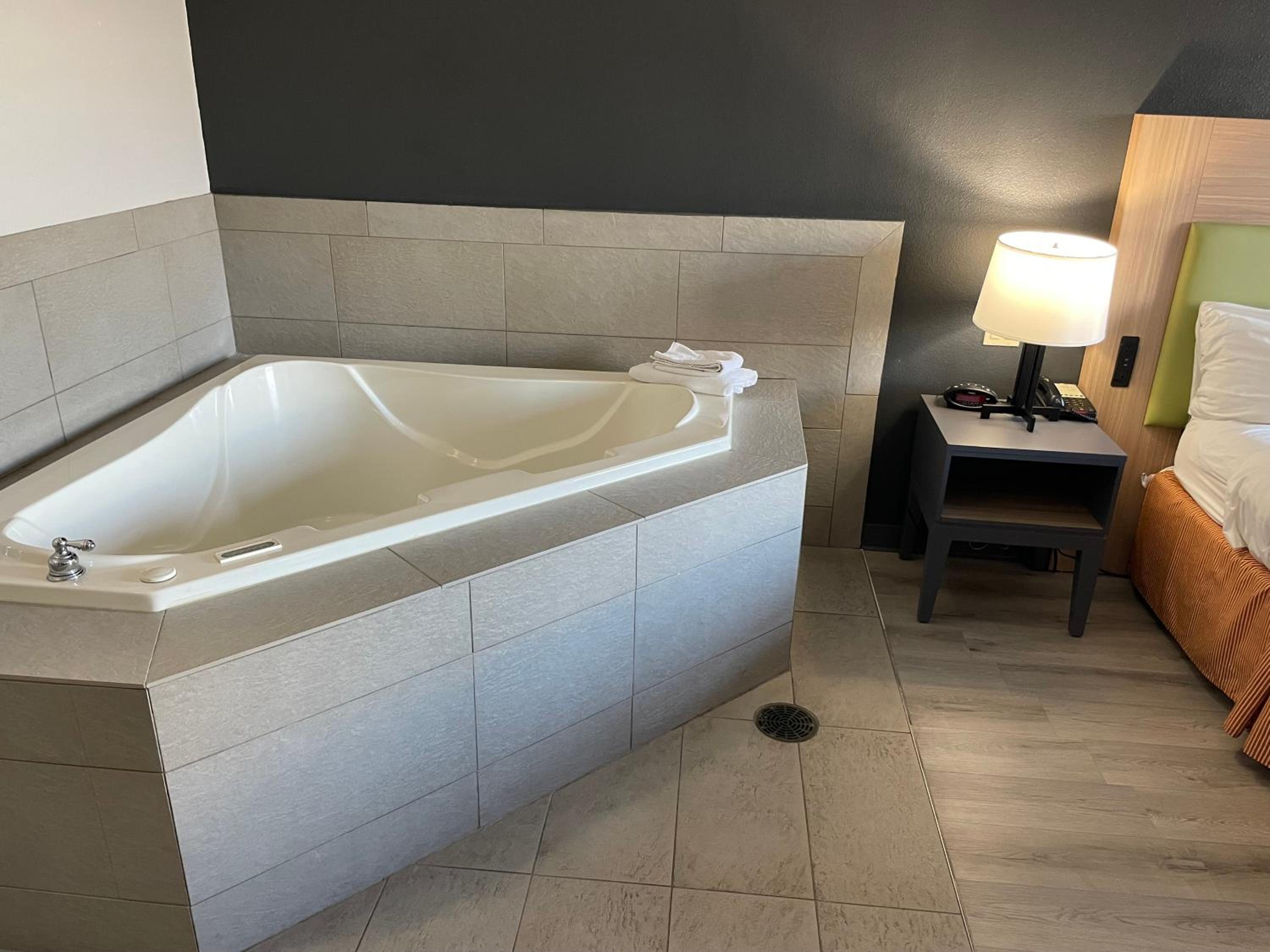 King Suite with Whirlpool - Non-smoking