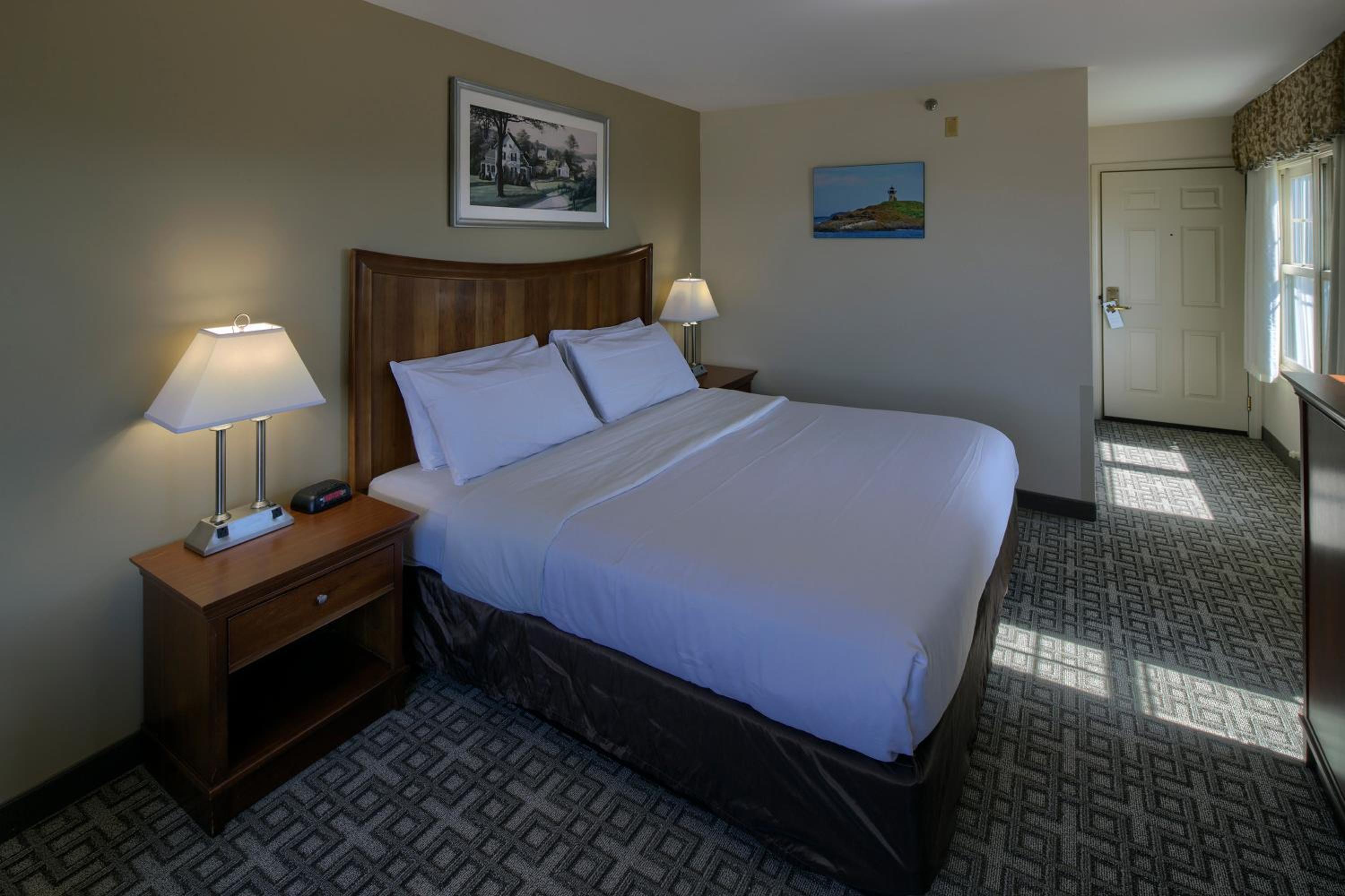 Standard King Room - Non-Smoking 