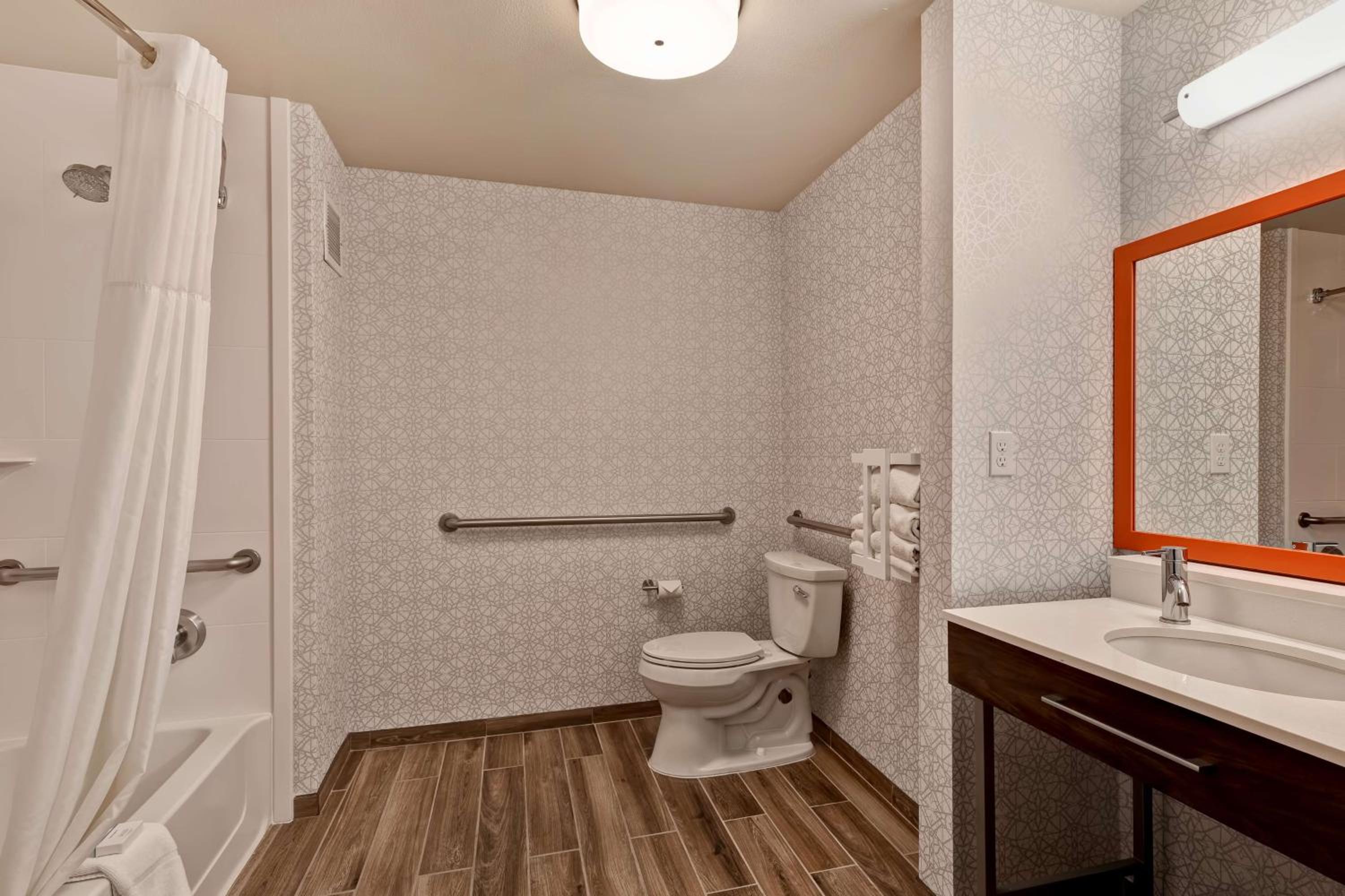 Queen Room with Two Queen Beds - Hearing Access/Non-Smoking