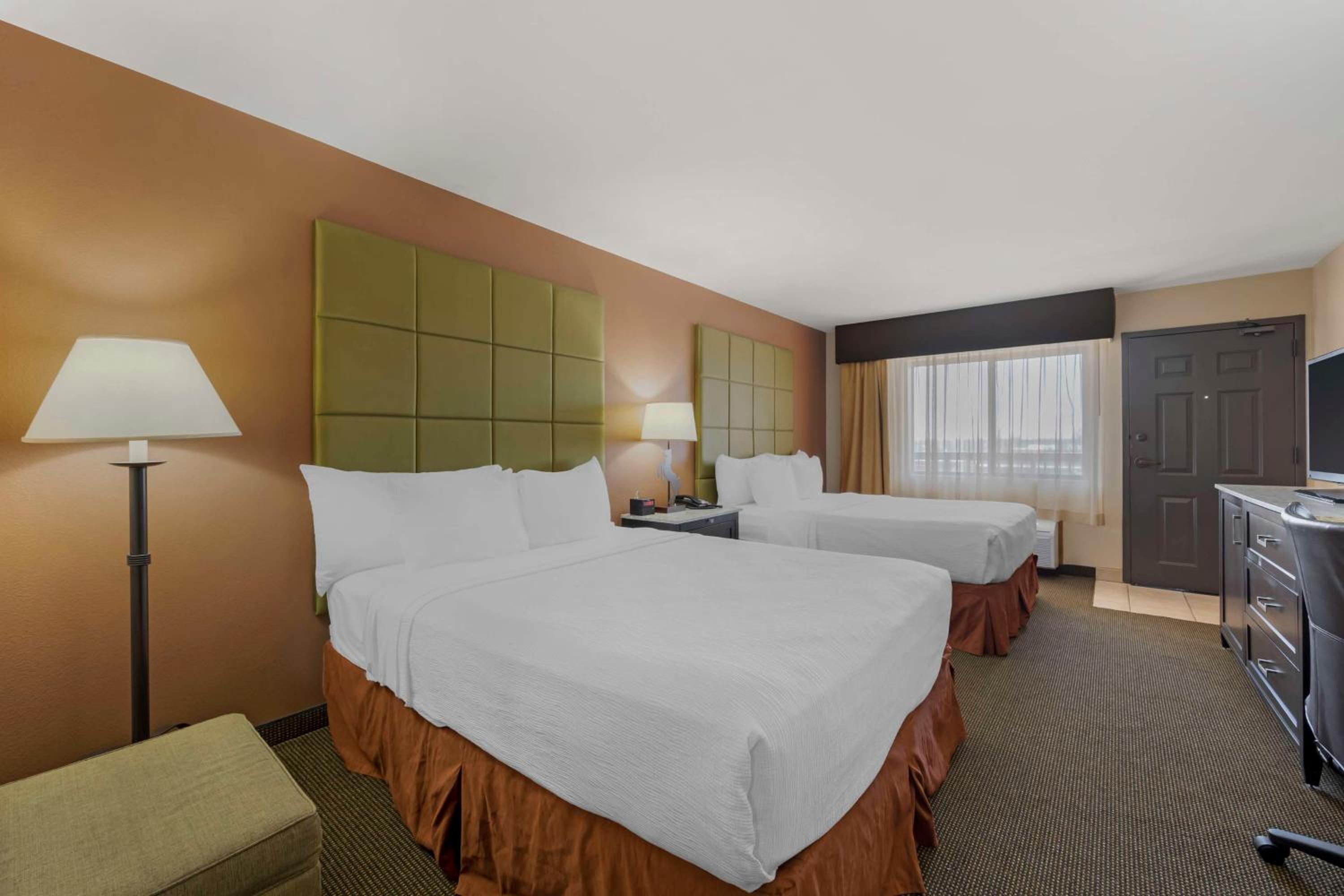 Deluxe Queen Room with Two Queen Beds