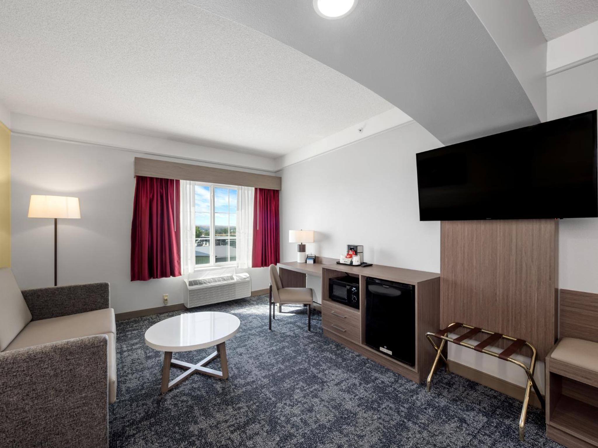 Larger King Room with Sofa Bed - Non-Smoking