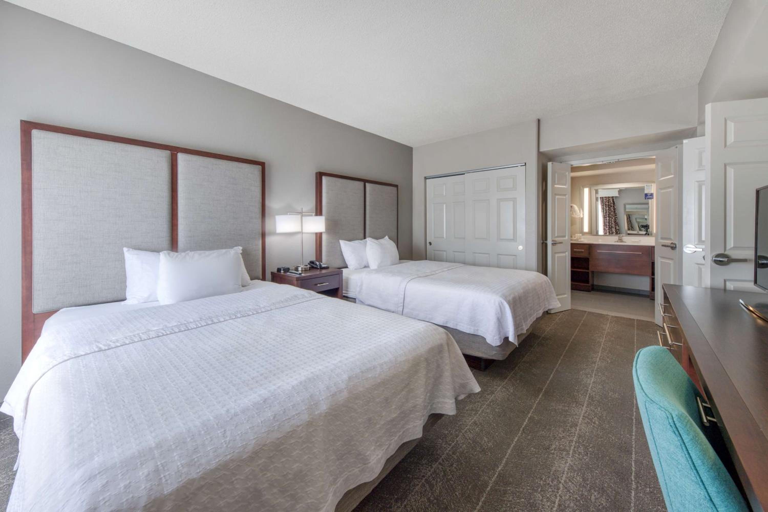 One-Bedroom Queen Suite with Two Queen Beds - Non-Smoking