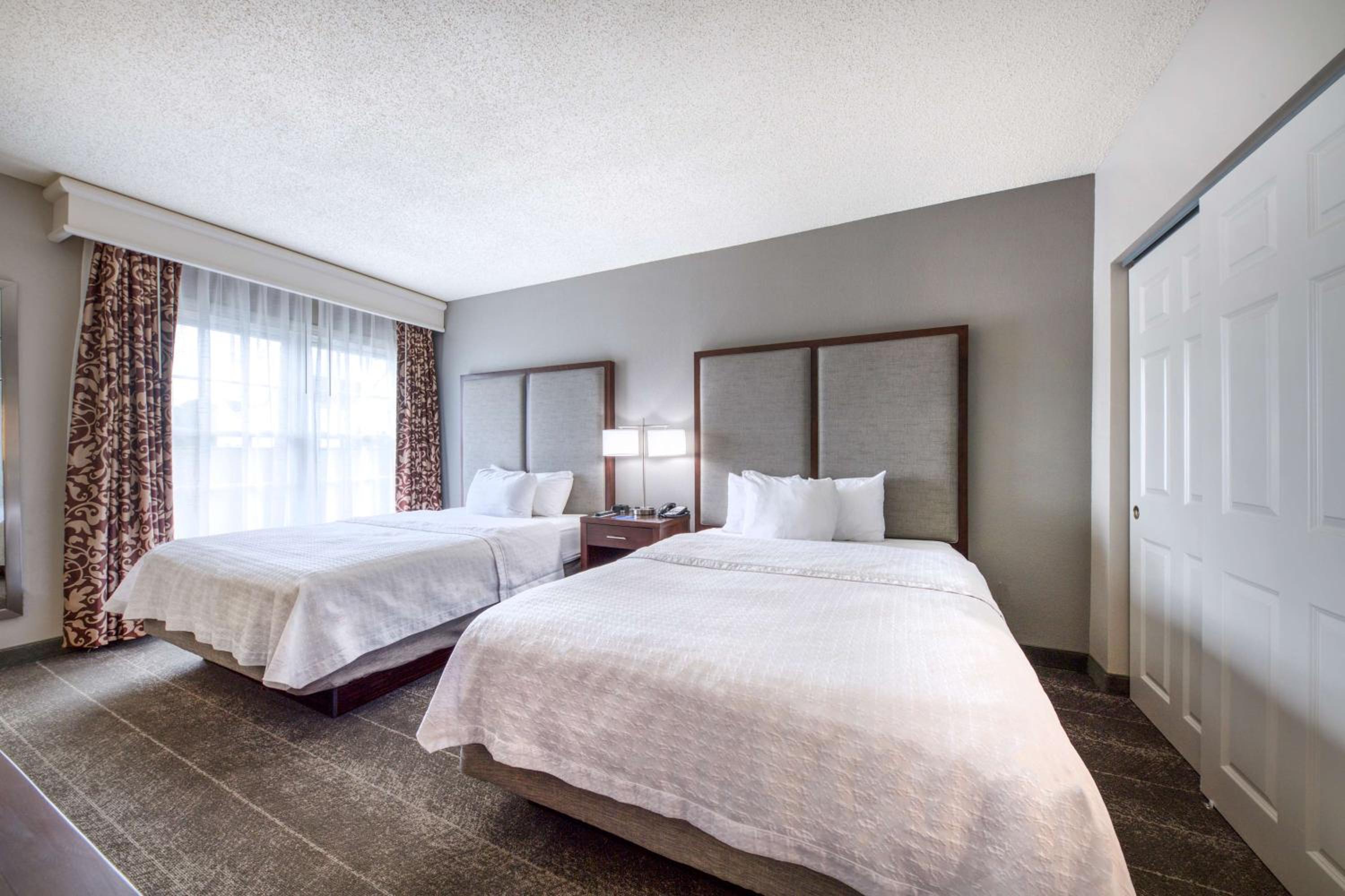 One-Bedroom Queen Suite with Two Queen Beds - Non-Smoking