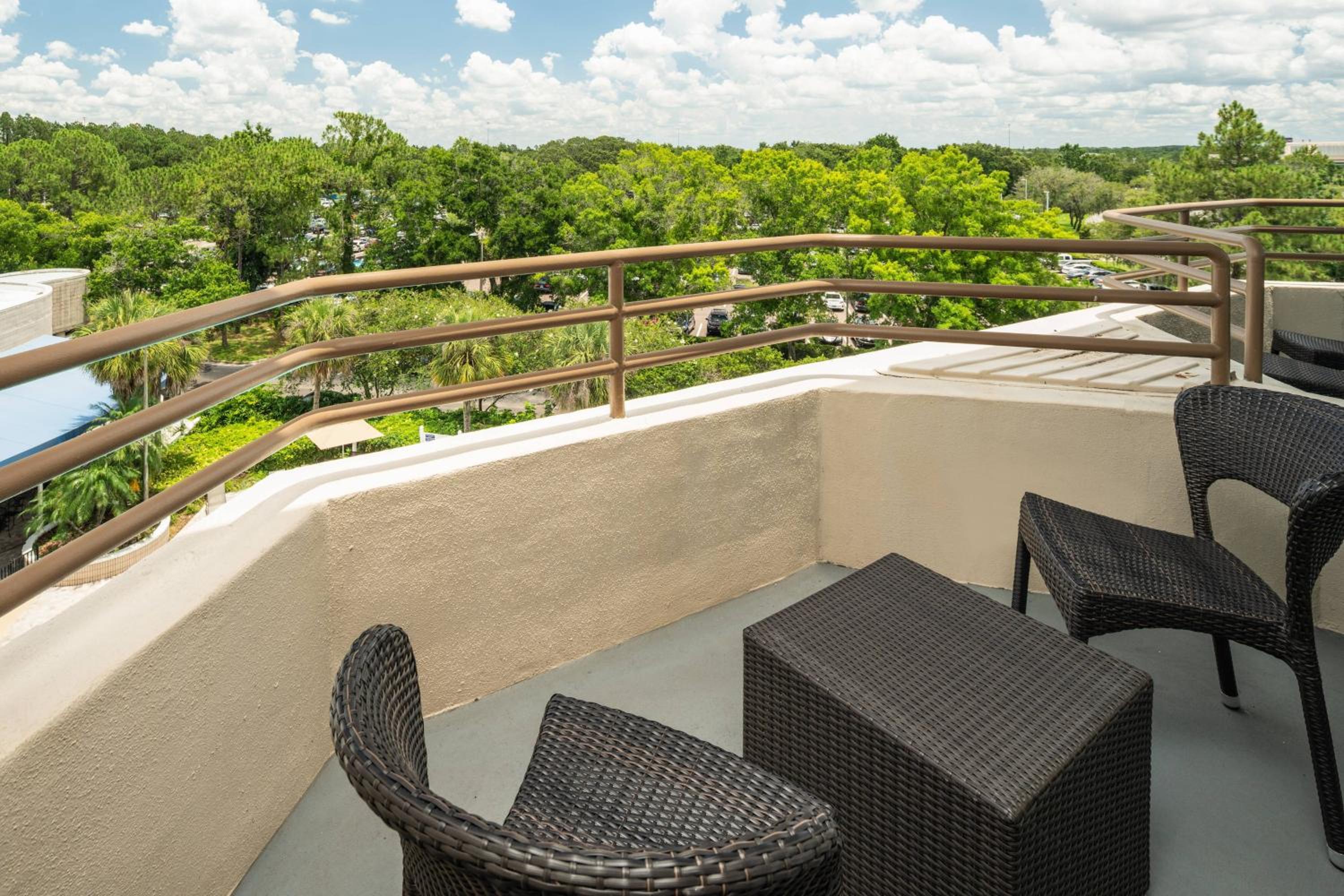Club level, Guest room, 1 King, Balcony