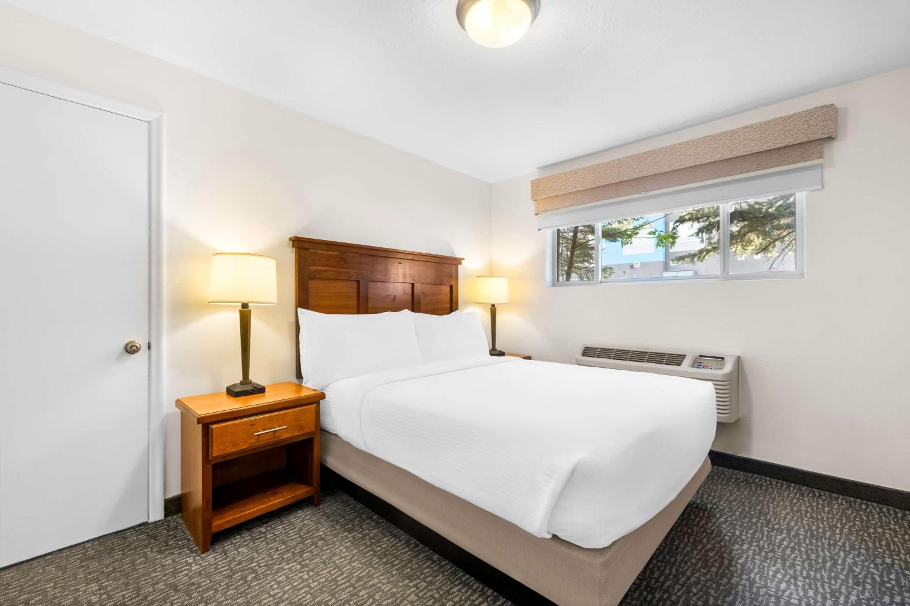 Two-Bedroom Suite with Three Queen Beds and River View - Non-Smoking