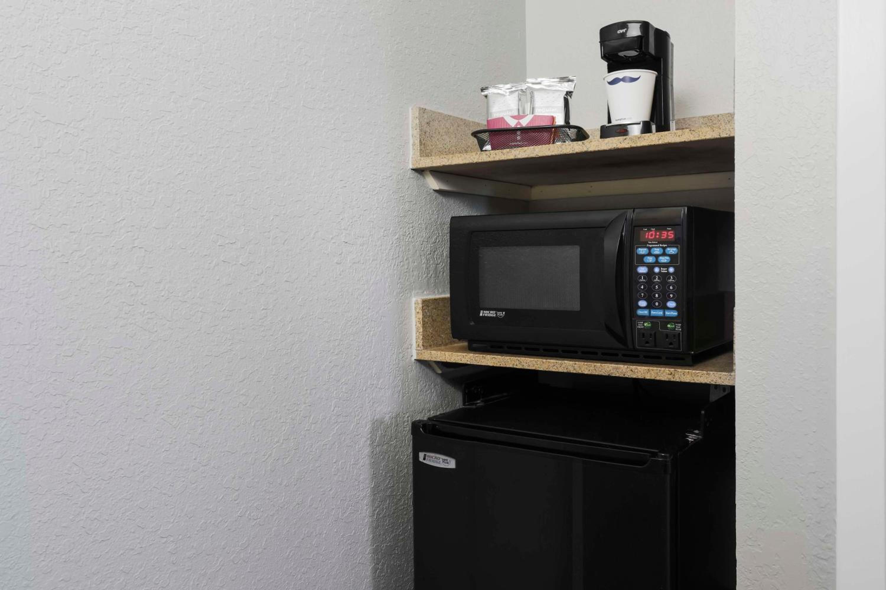 Queen Room with Sofa Bed and Gulf View - Non-Smoking