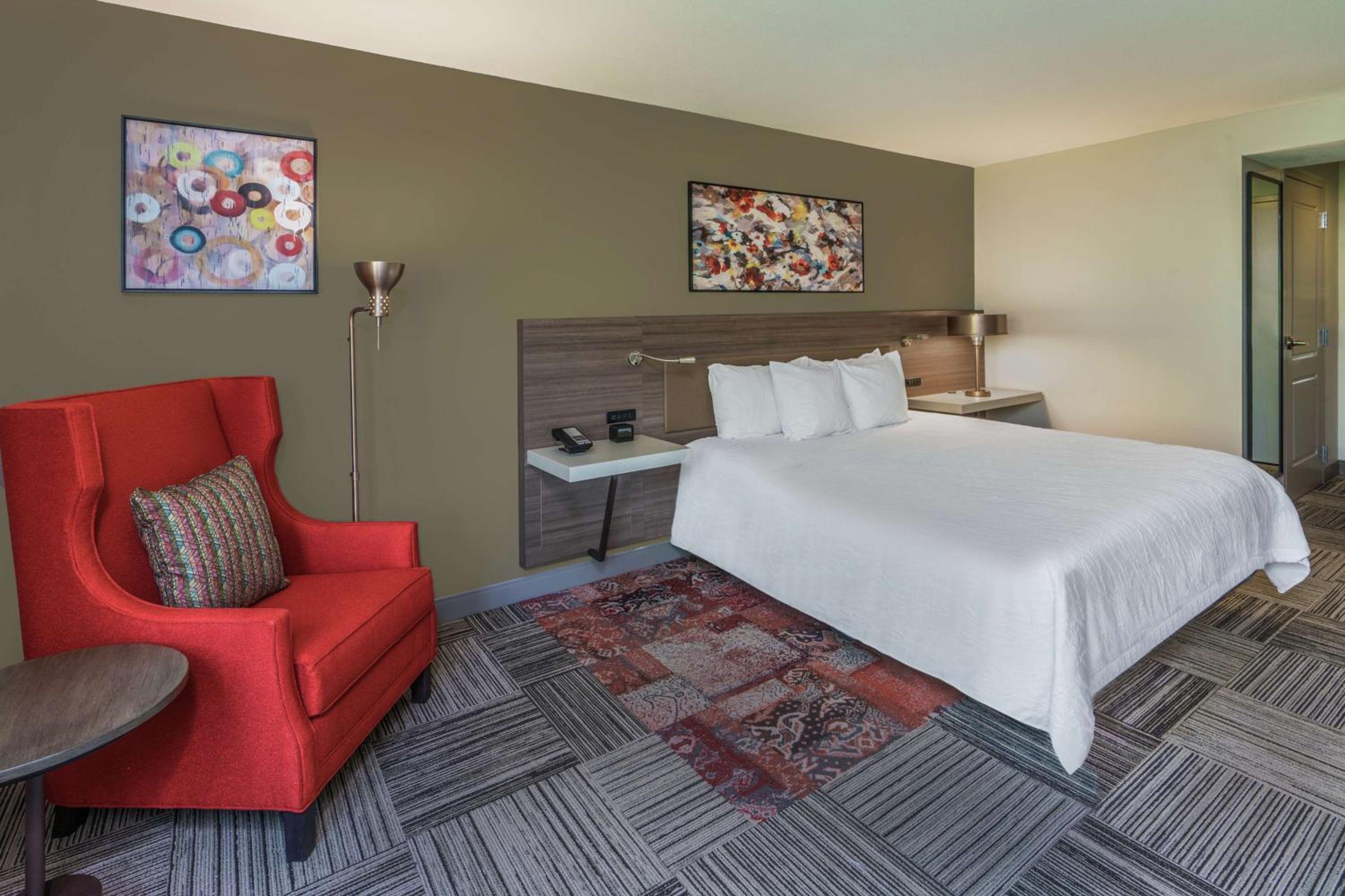 King Room with King Bed - Non-Smoking