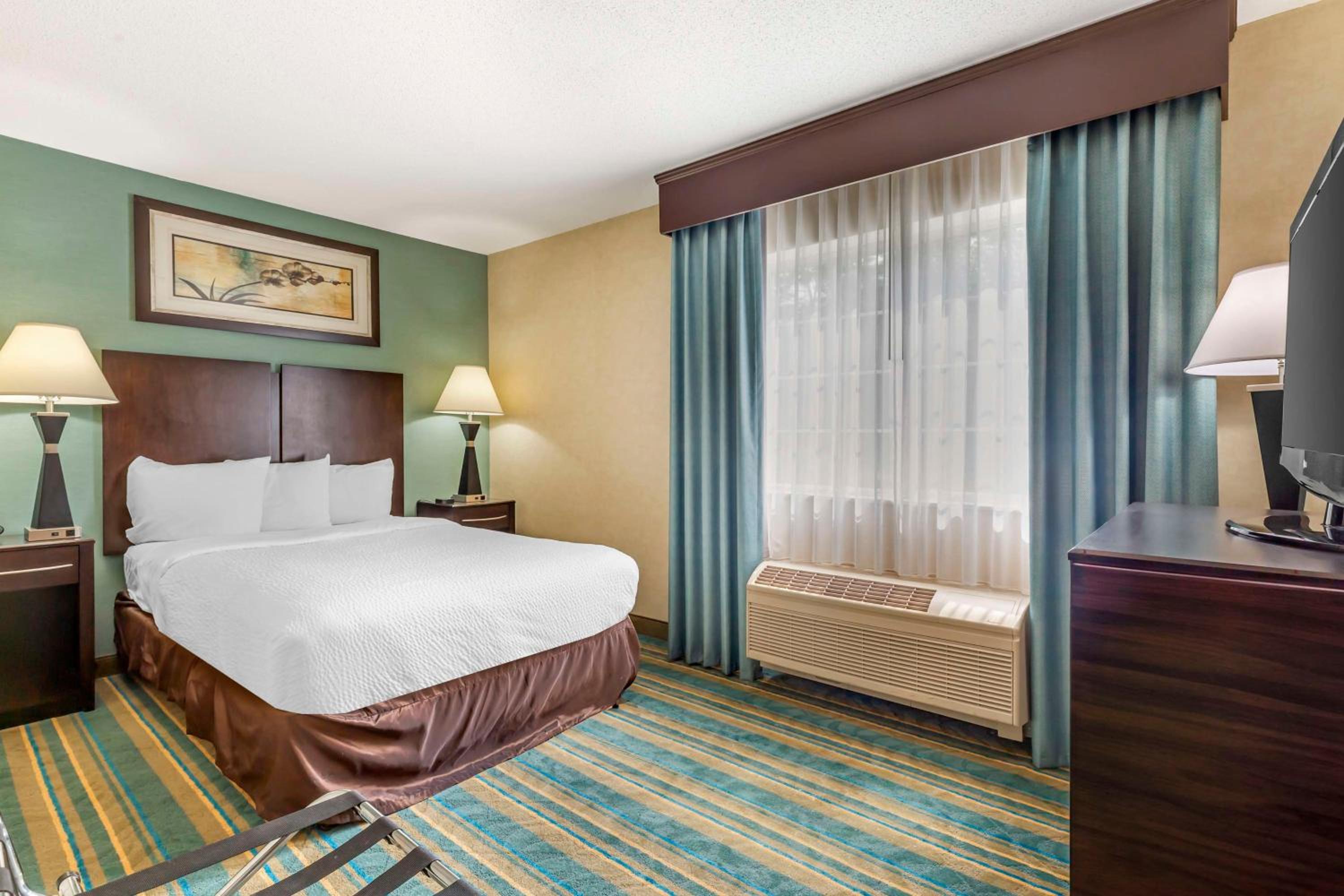 Two-Room King Suite with Two Double Beds and Sofa Bed - Non-Smoking