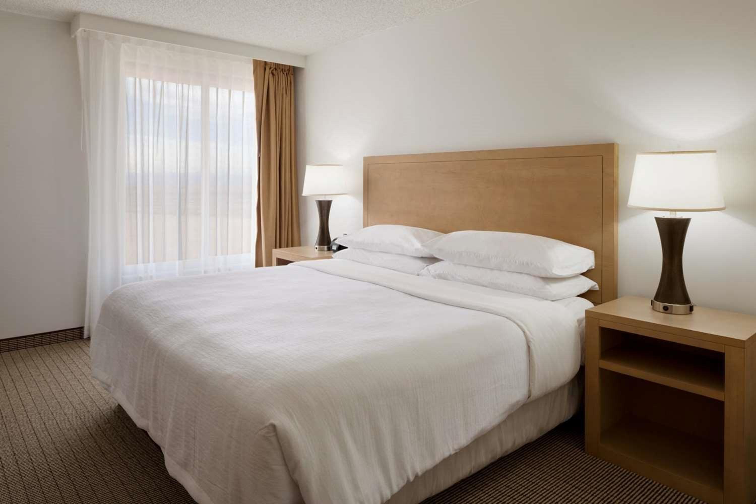 One-Bedroom King Suite - Hearing Access/Non-Smoking