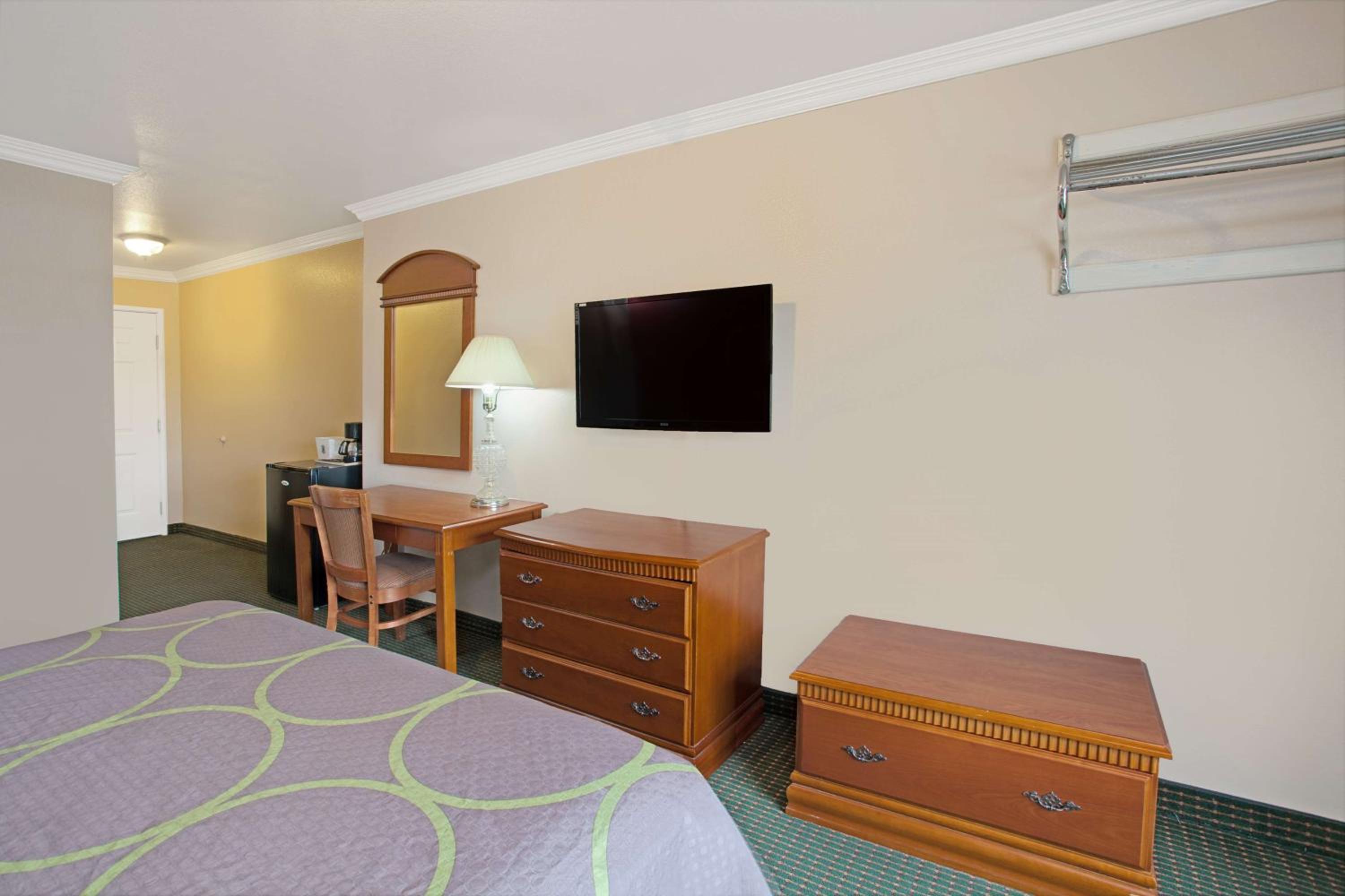 King Room - Disability Access - Non-Smoking