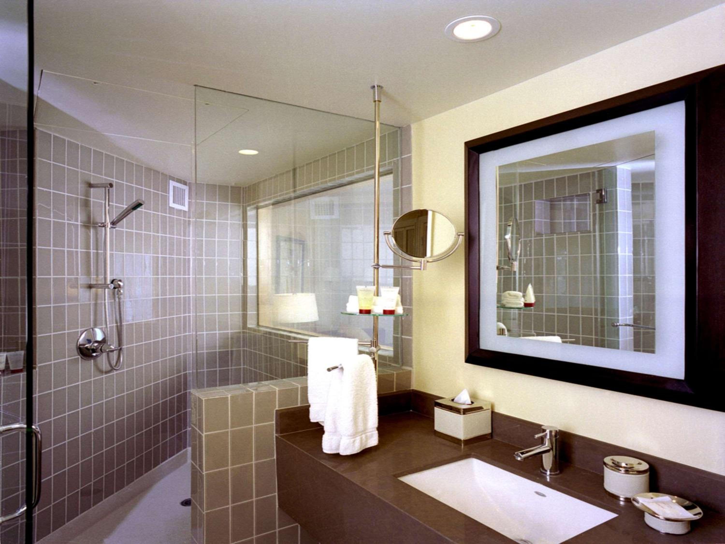Beverly Luxury Room, 1 king-size bed, Beverly Blvd View