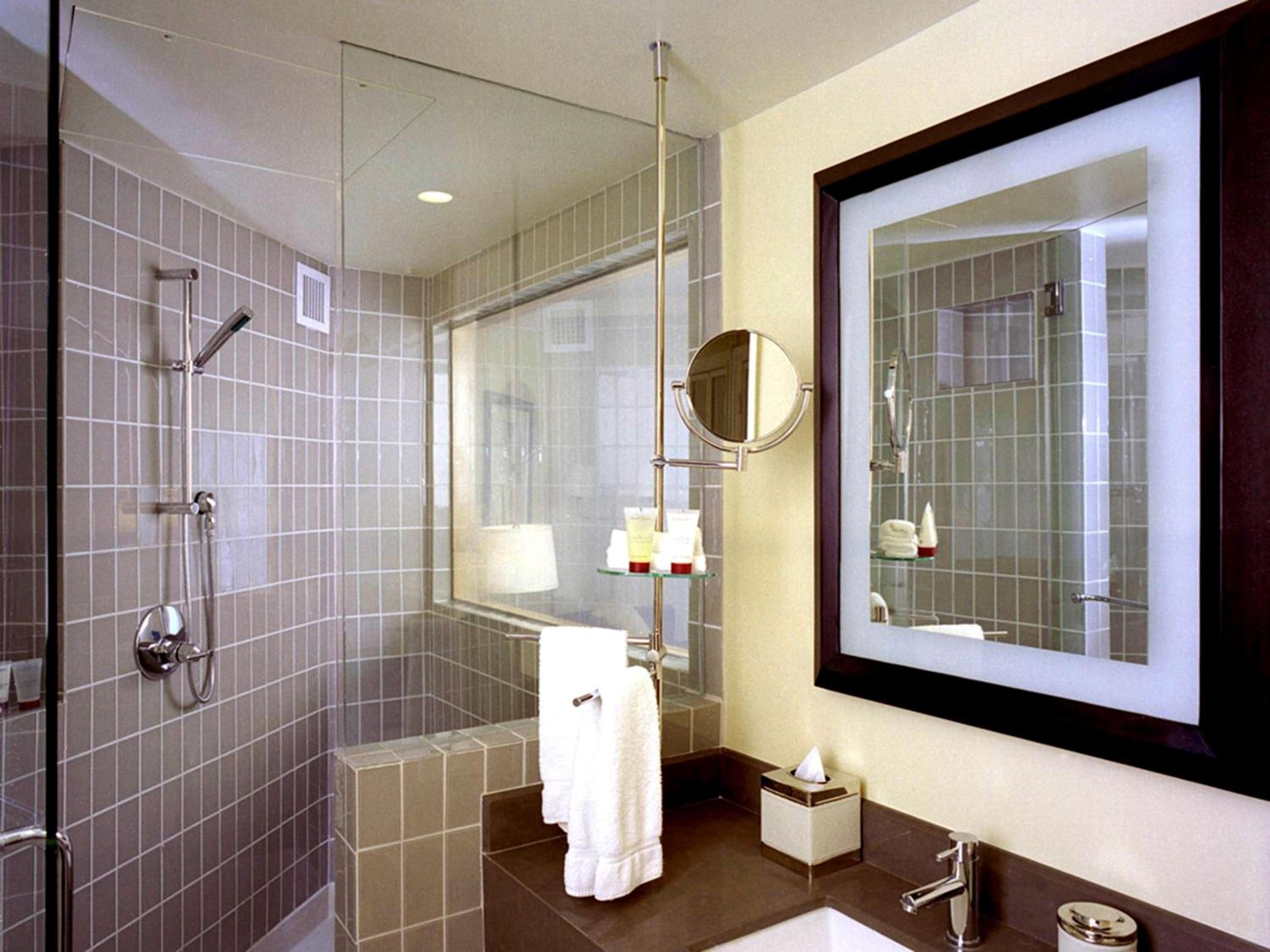 Beverly Suite, 1 king-size bed, Beverly Blvd View