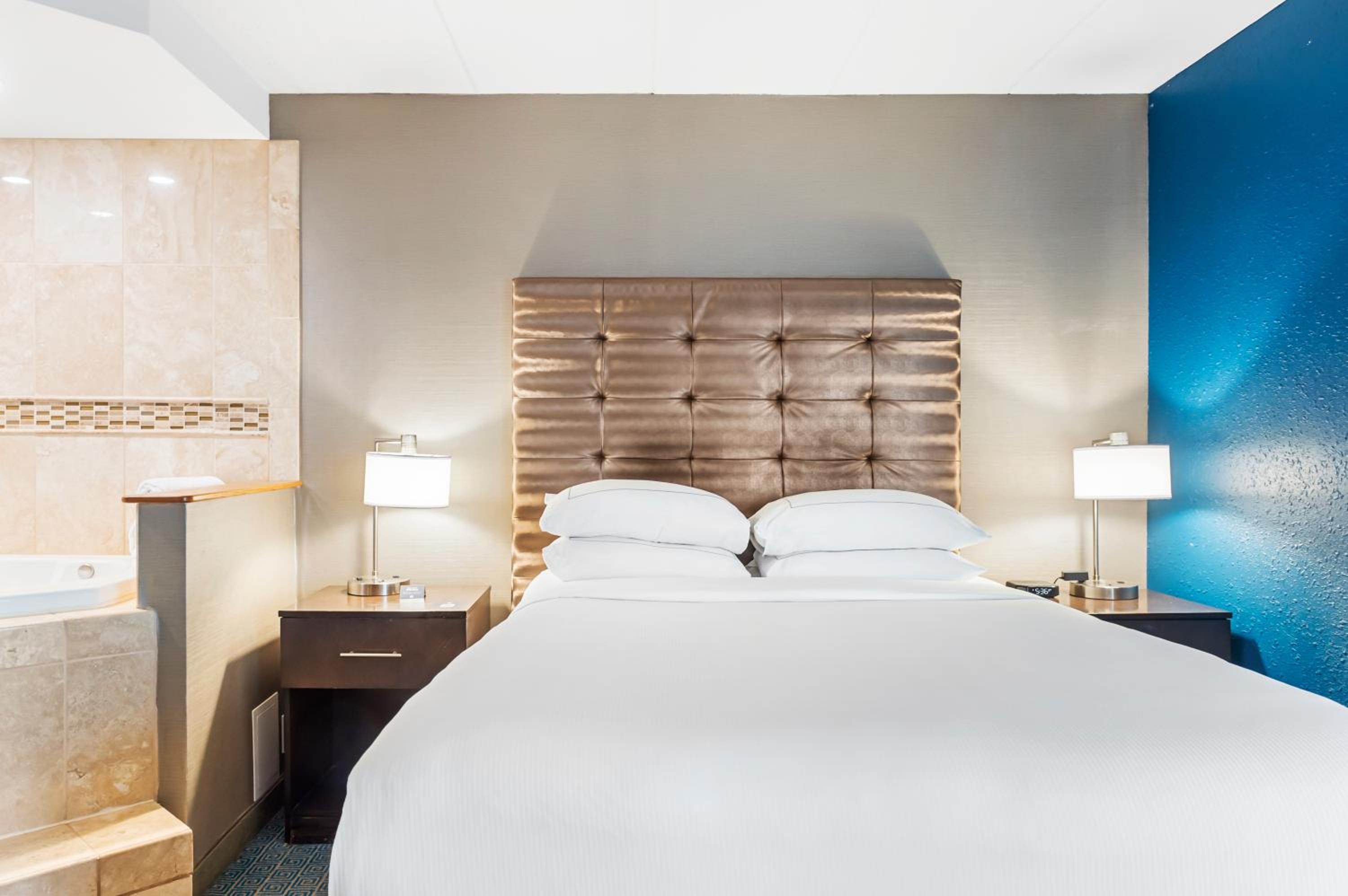 Queen Room with Whirlpool