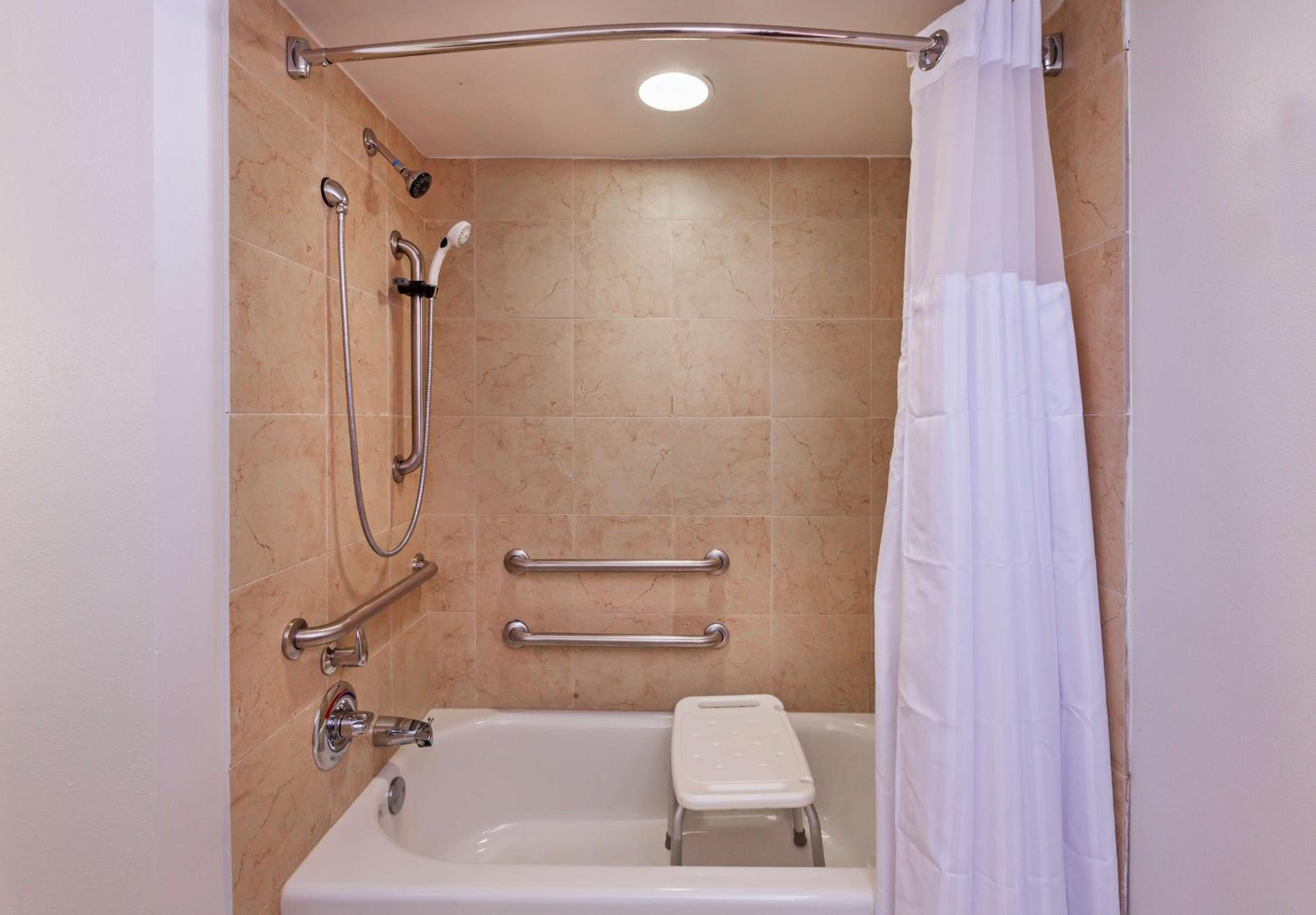 Deluxe Queen Room with Two Queen Beds and Tub - Mobility/Hearing Access