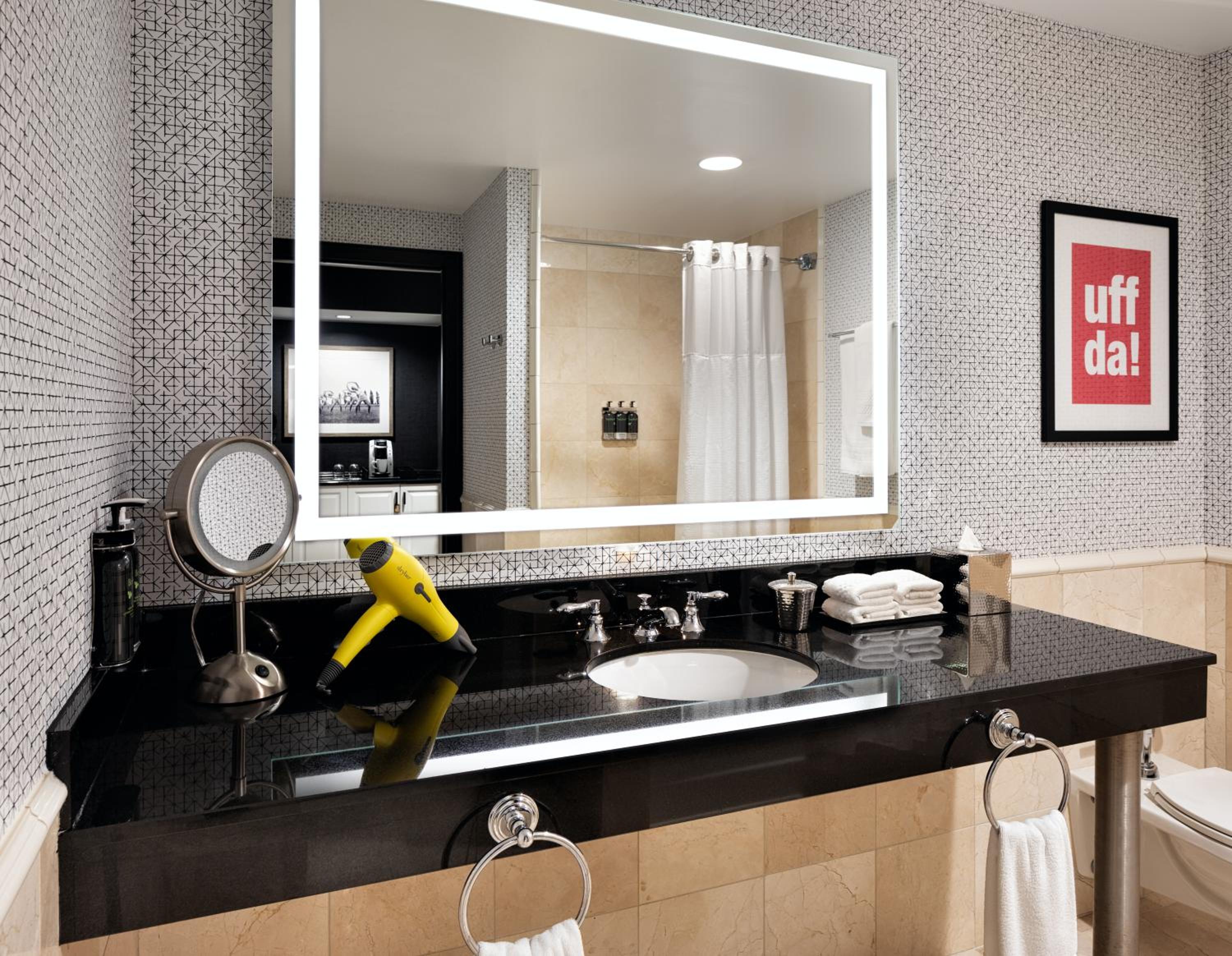 Corner King Room with View