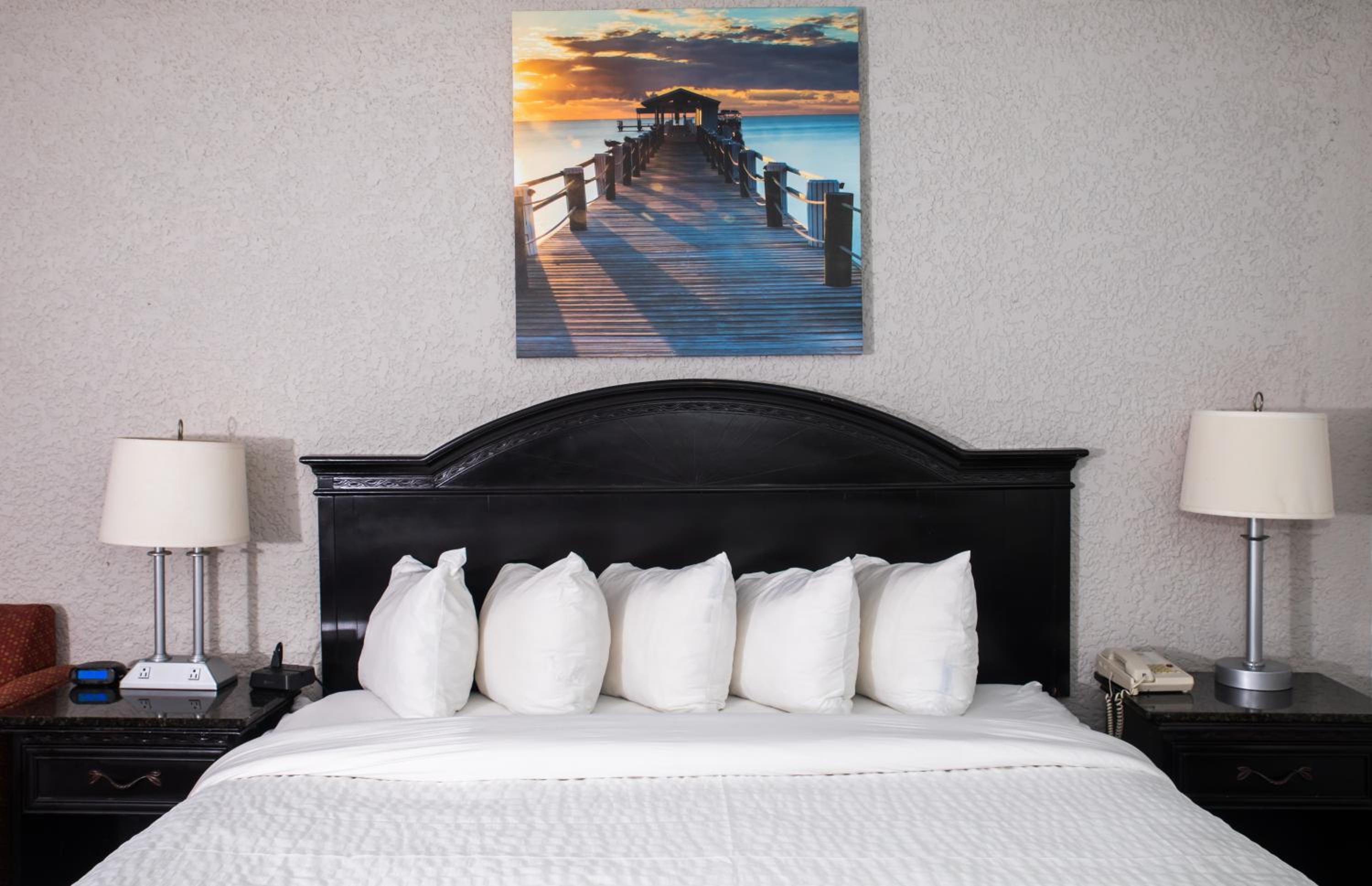 Deluxe King Room - Non-Smoking