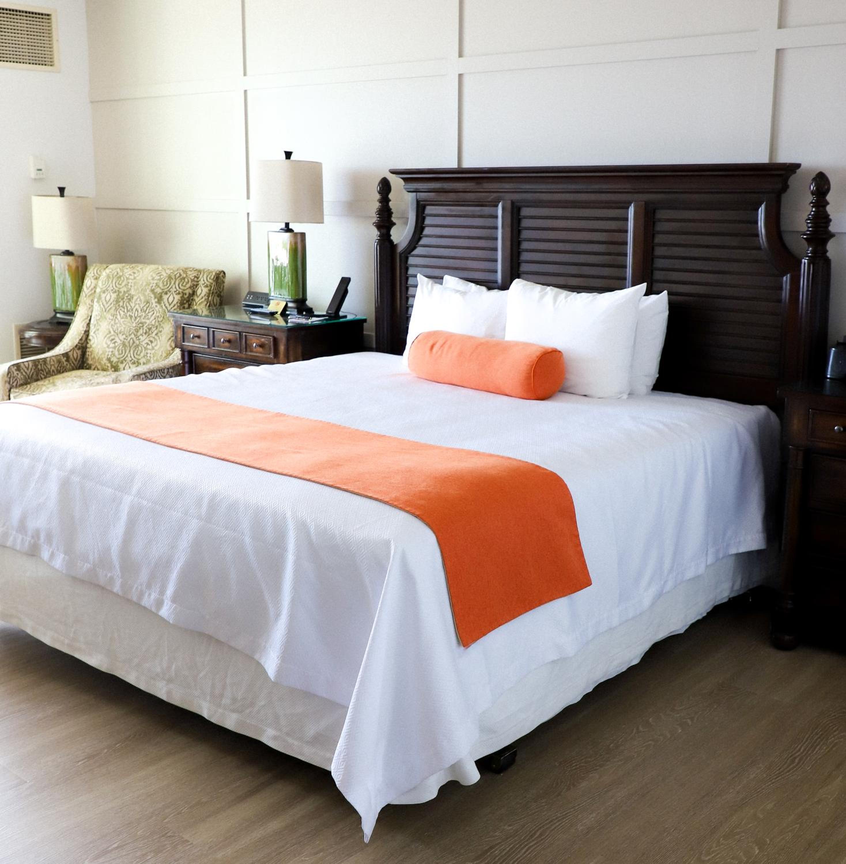 Junior Suite Corner Balcony City View 1 King