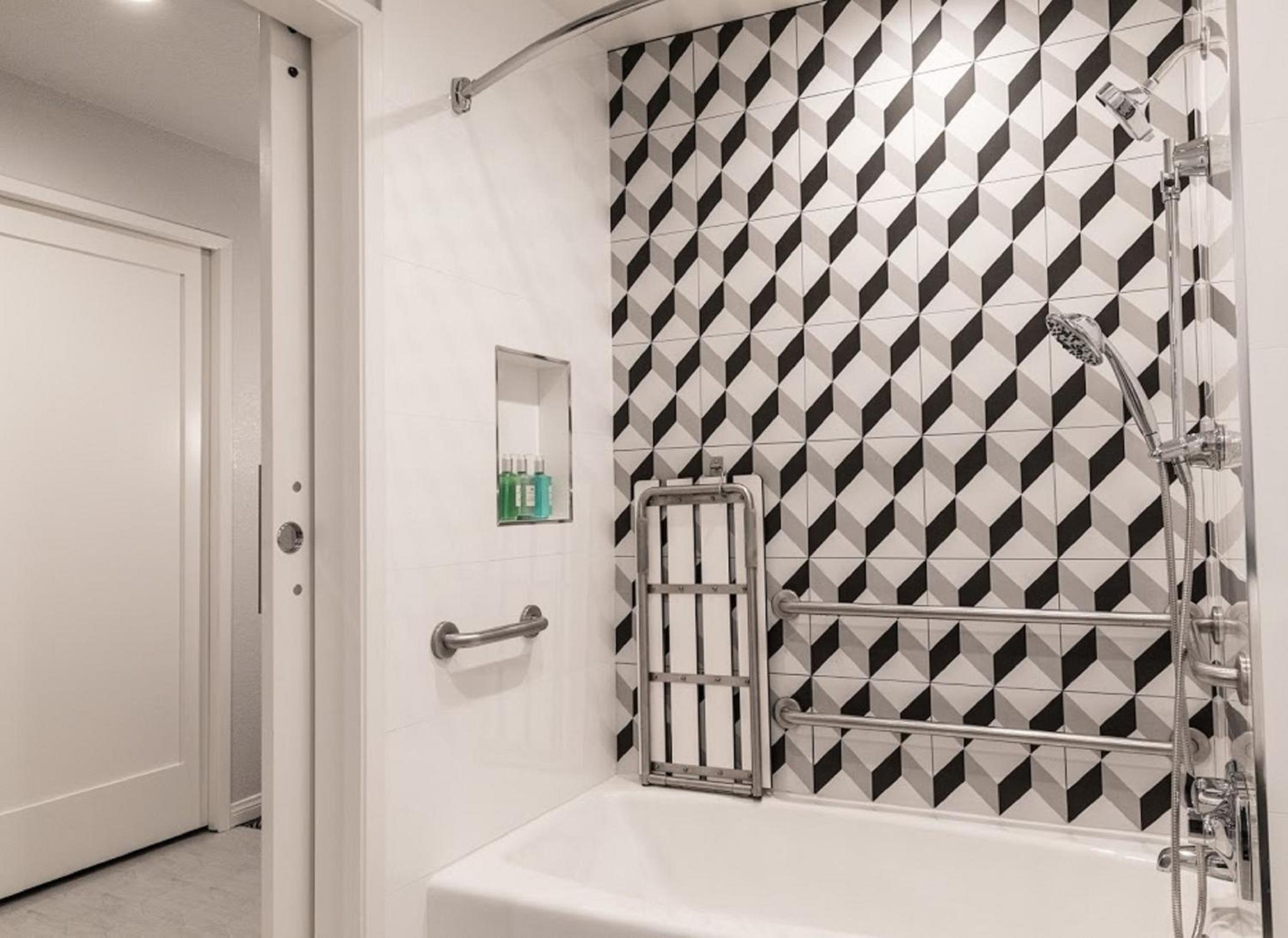 ADA Signature Suite with 2 Queens