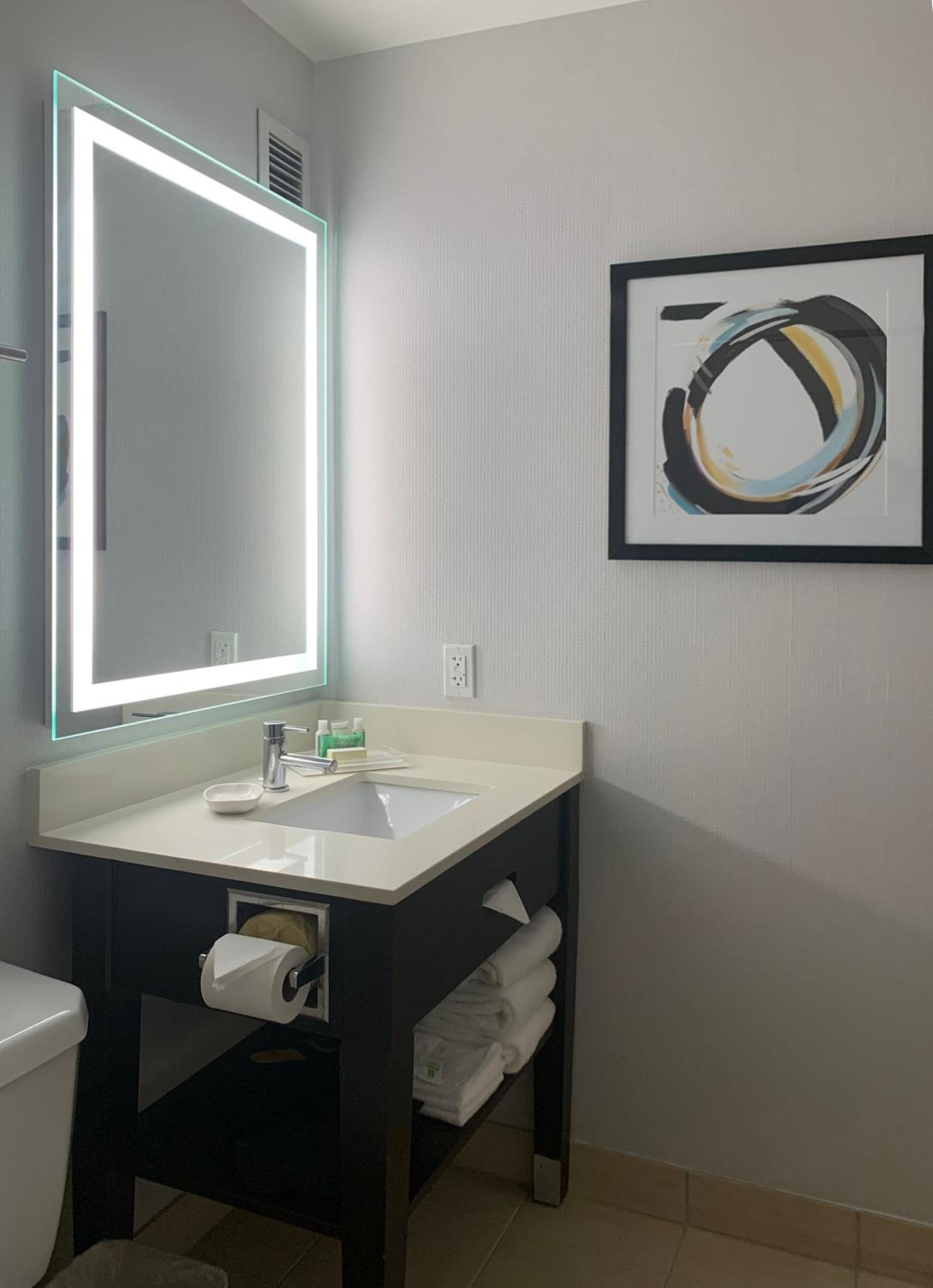 King Room - Mobility Access/Hearing Accessible