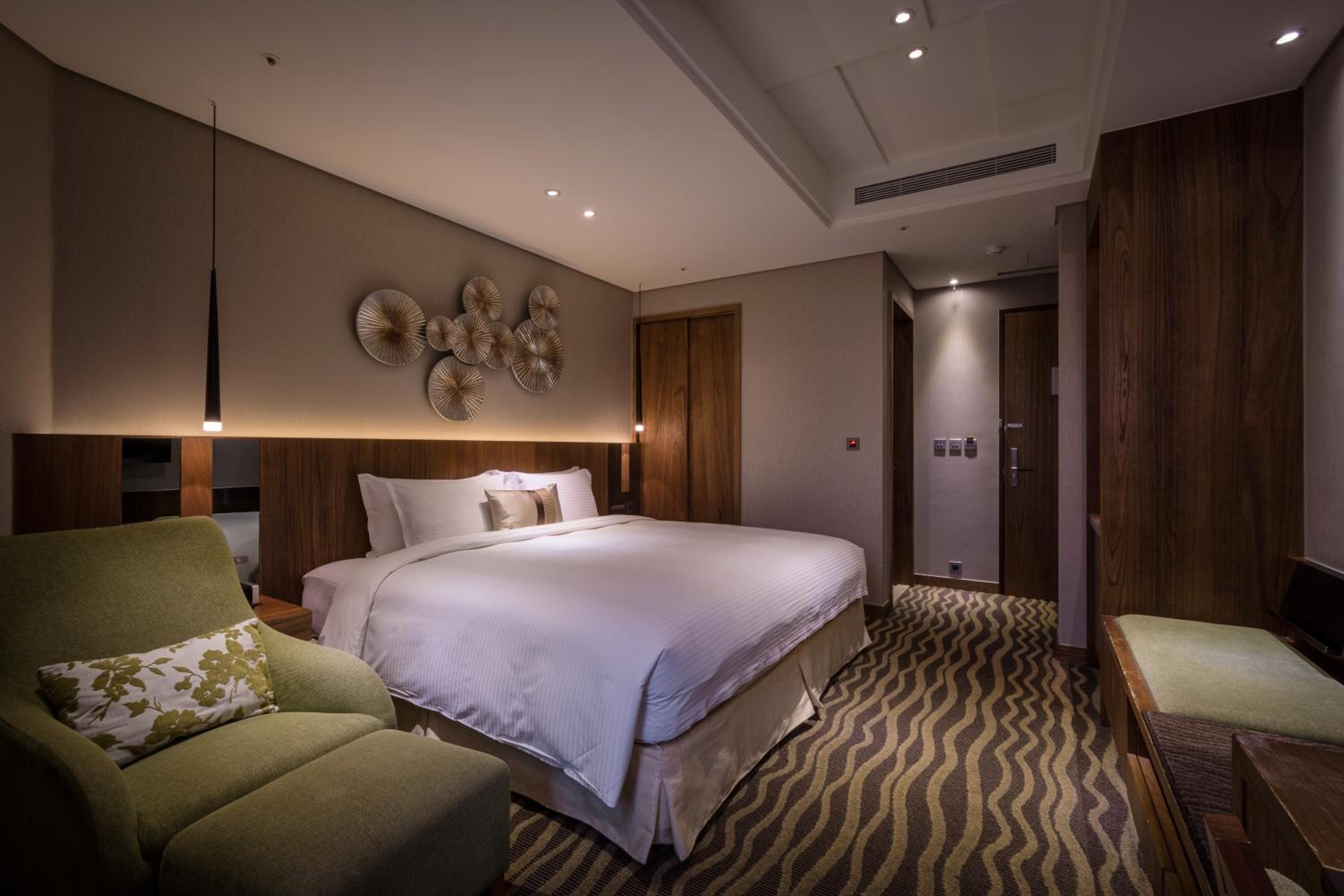Business King Room