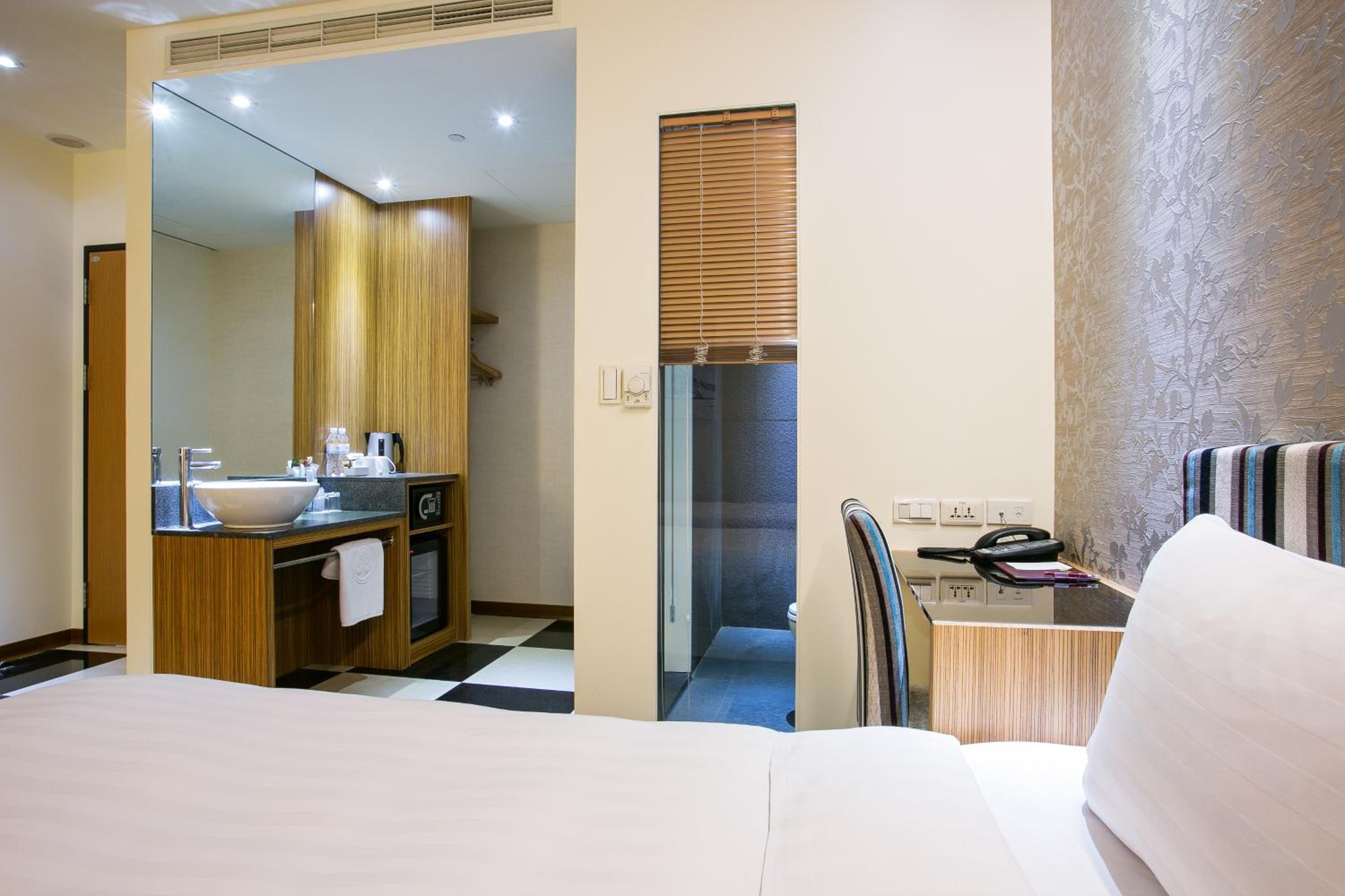 Classic Twin Room - No Window