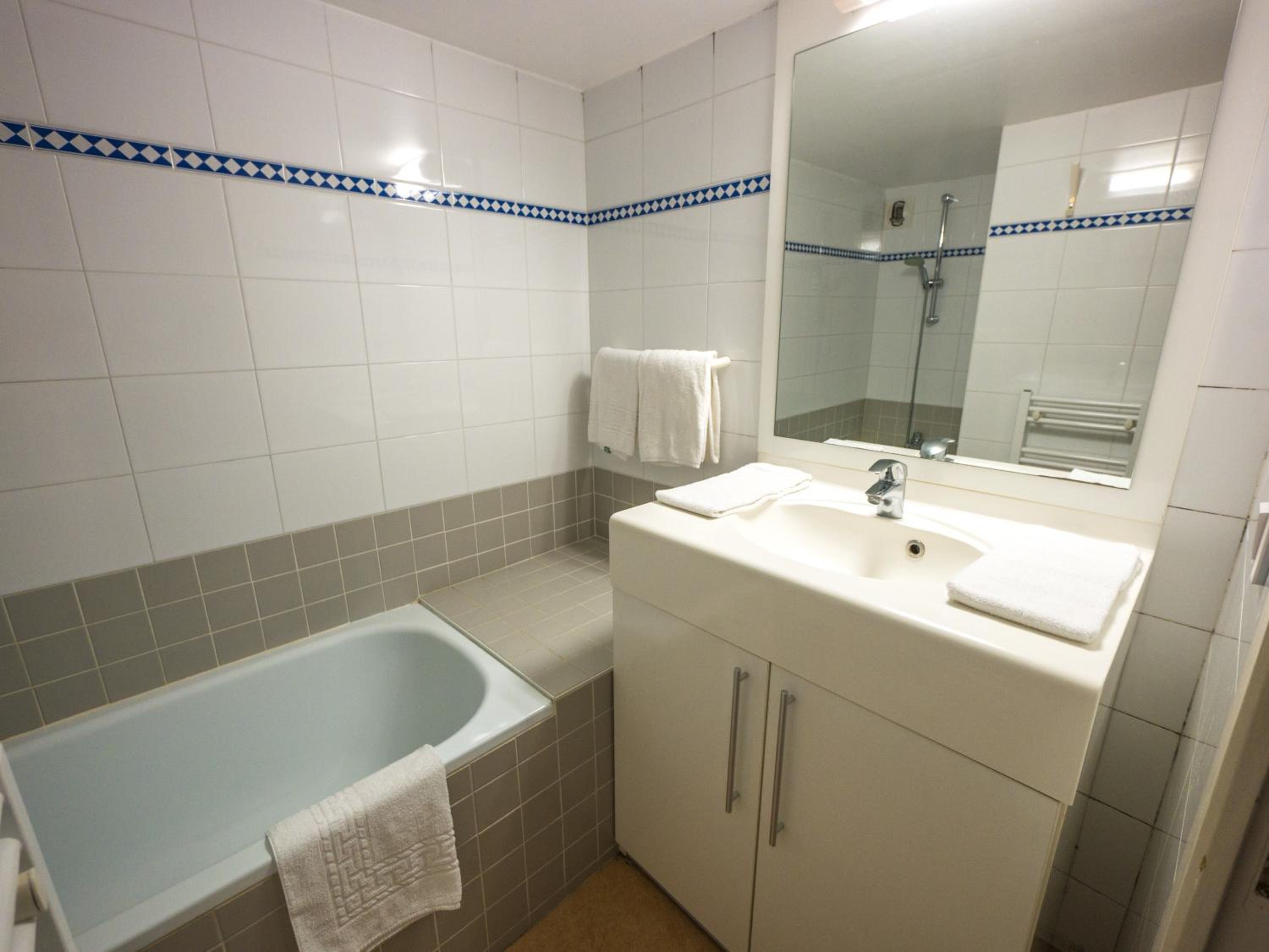 One-Bedroom Apartment (5 Adults)