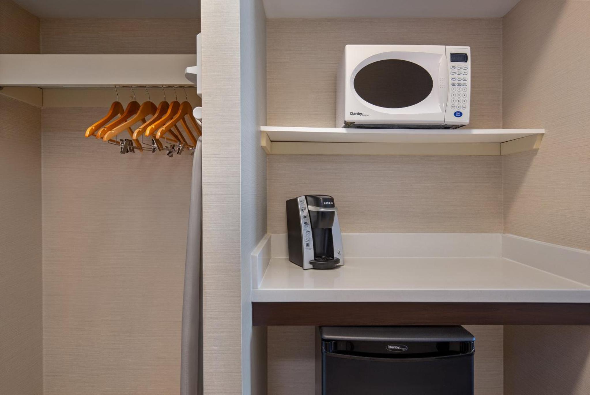 King Suite - Non-Smoking