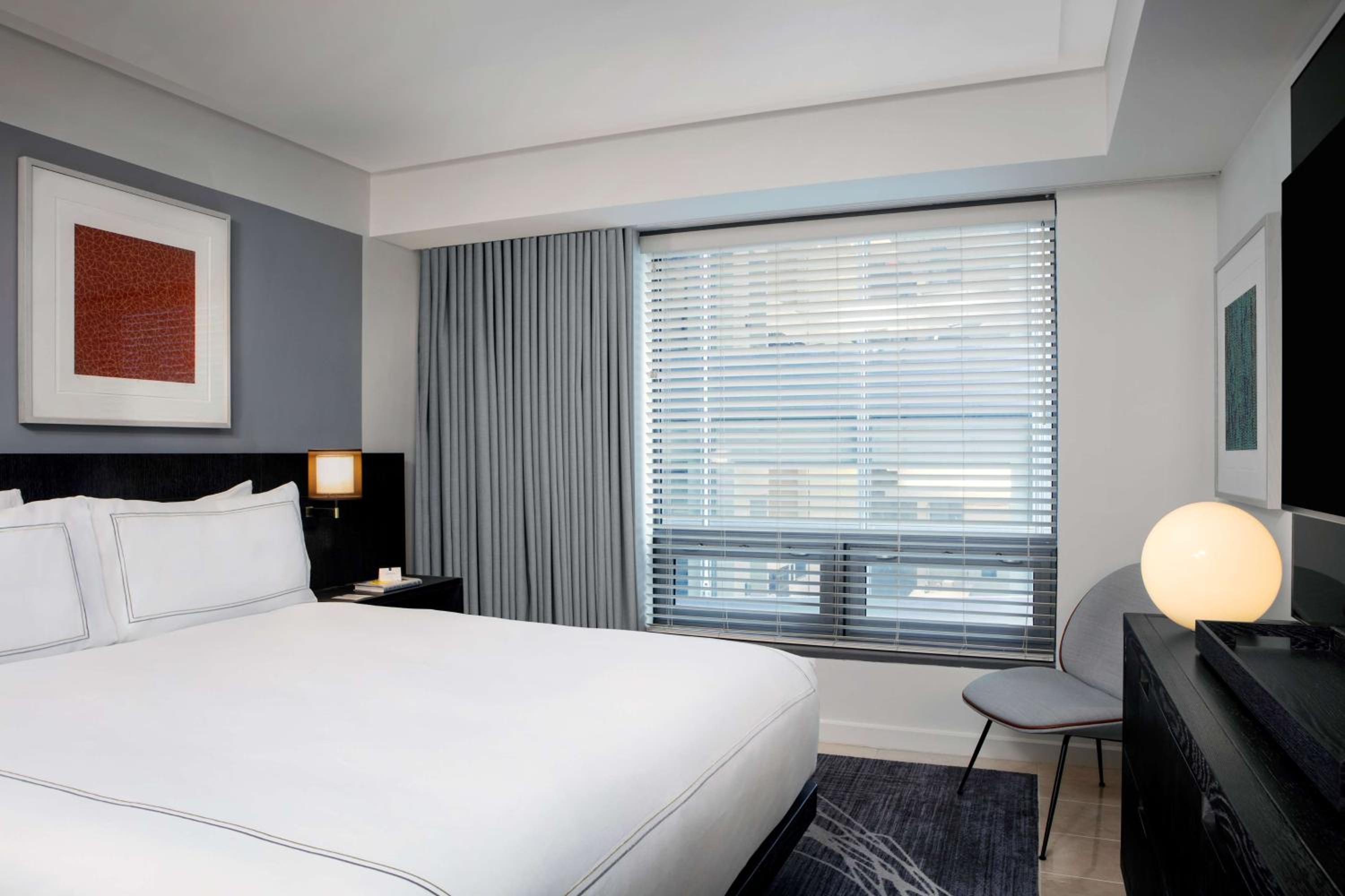 Deluxe King Suite - Hearing Access