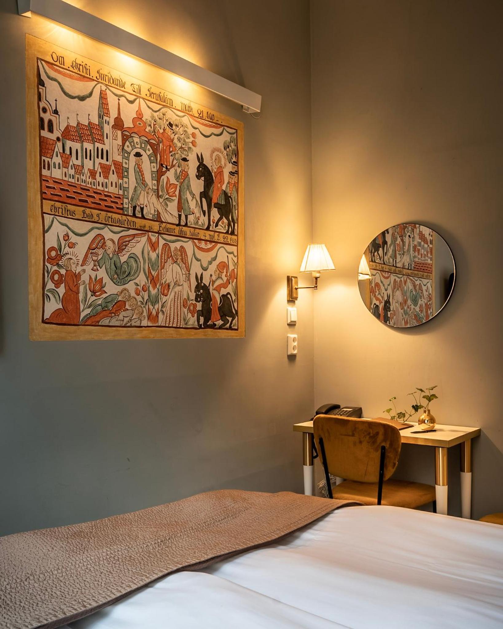 Small Double Room (55 in bed)