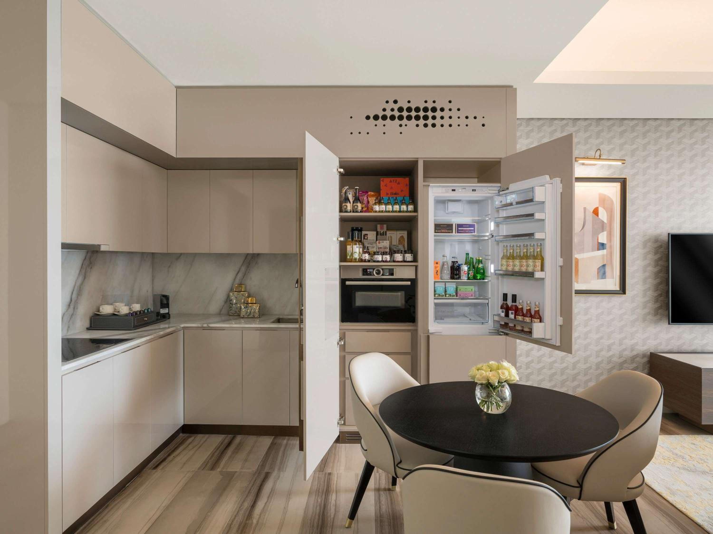 Fairmont Executive Residence Two Bedroom with Terrace - Corner Multiple View