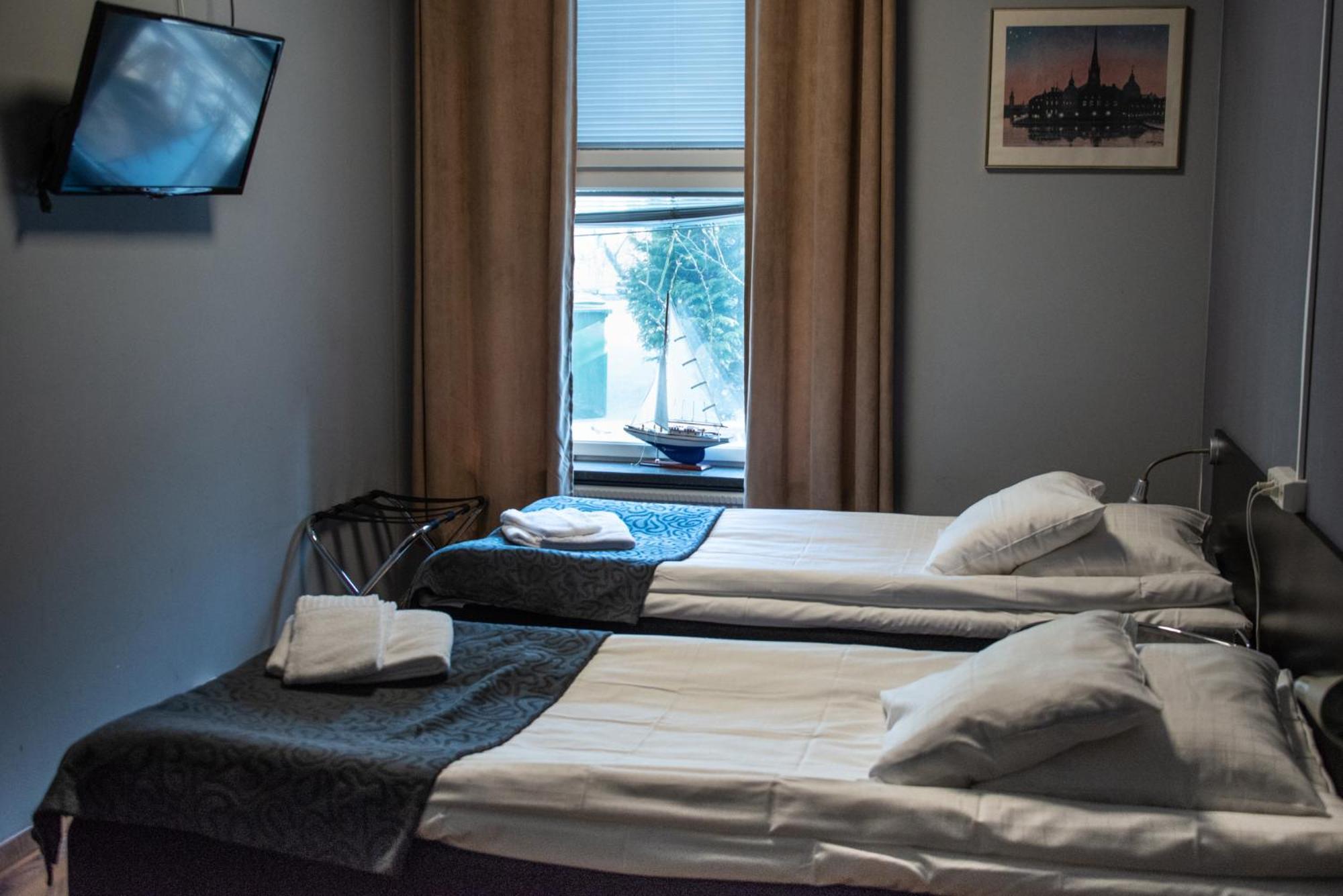 Standard Twin Room - Private bathroom