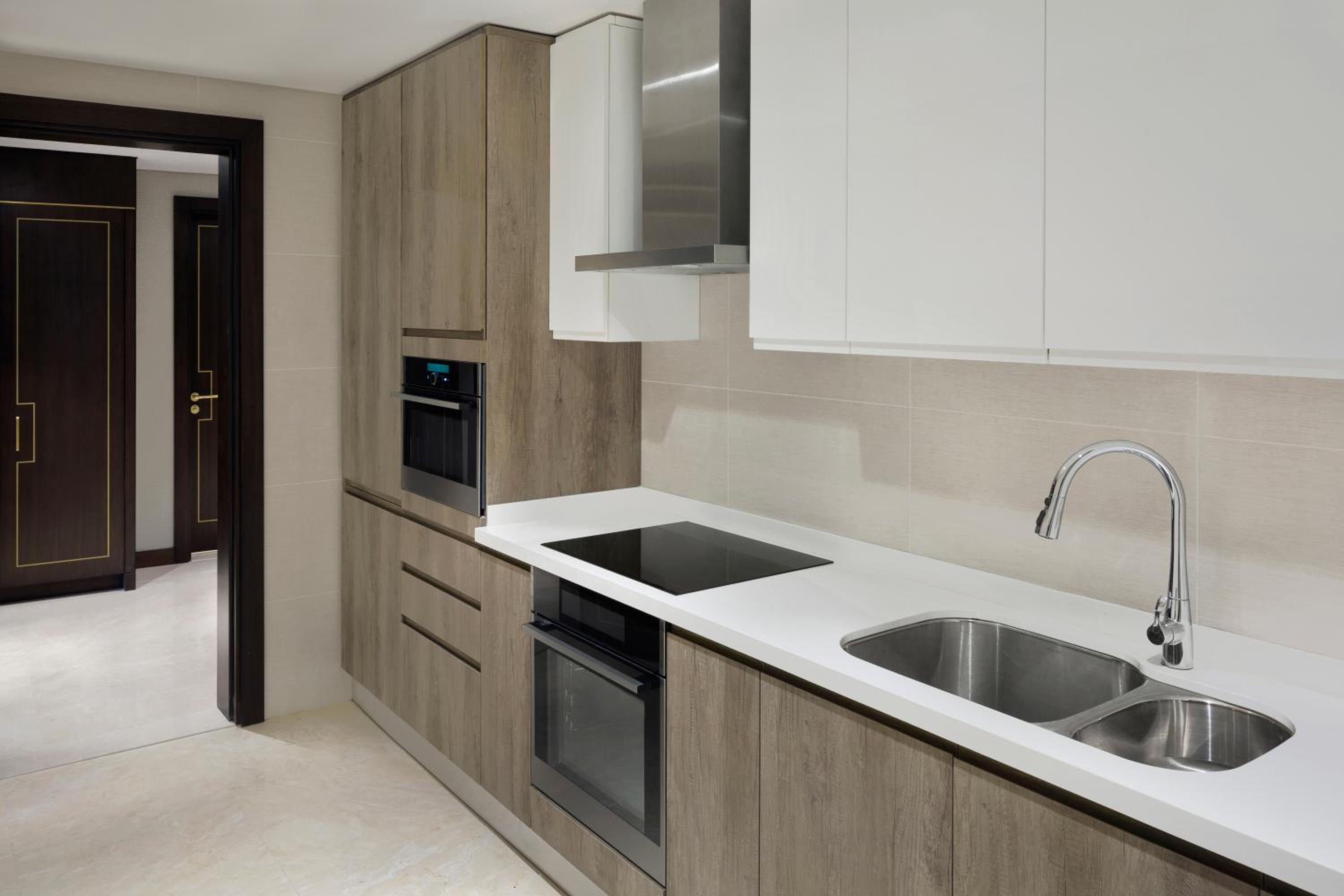 Deluxe One-Bedroom Apartment