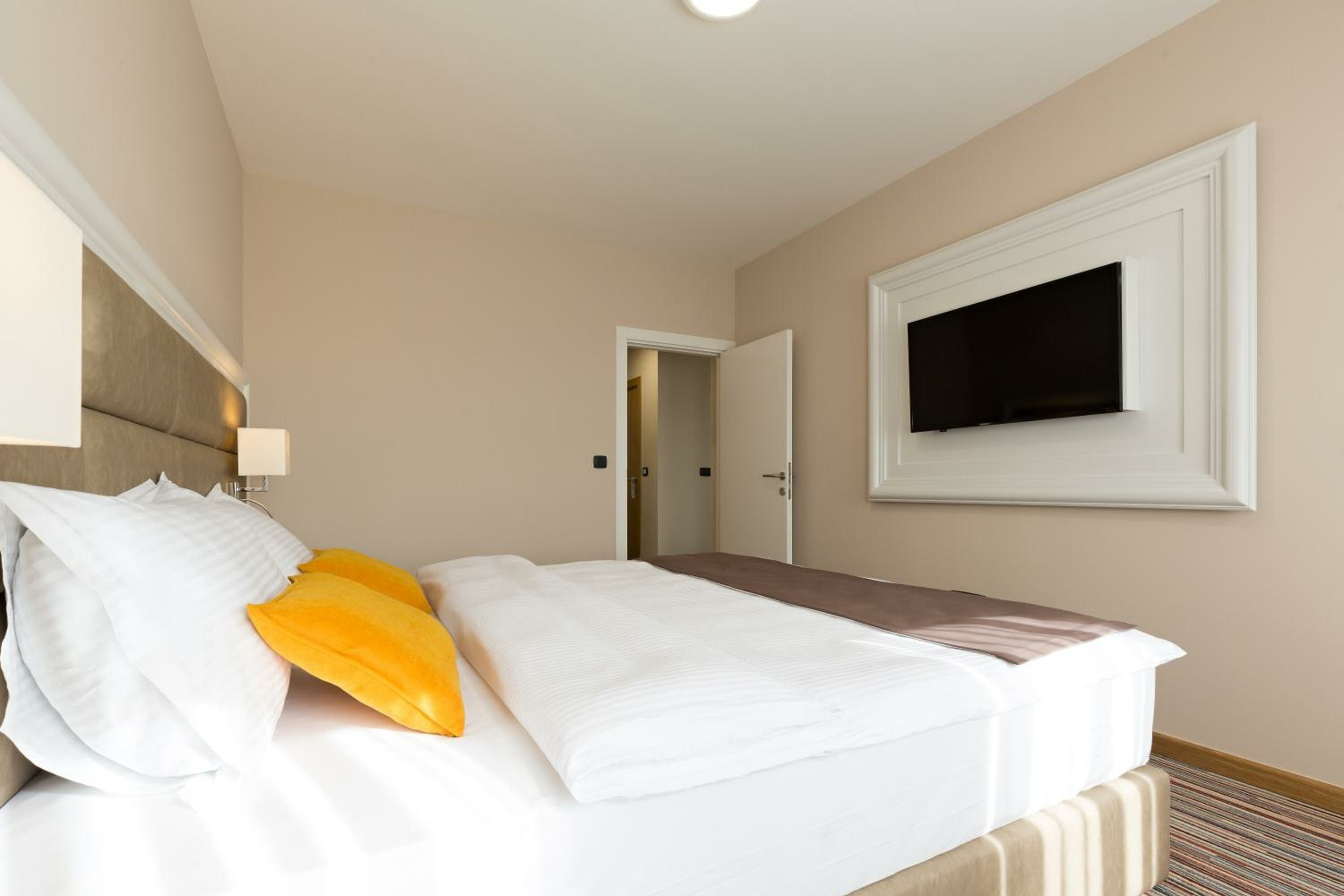 Deluxe Suite with Balcony