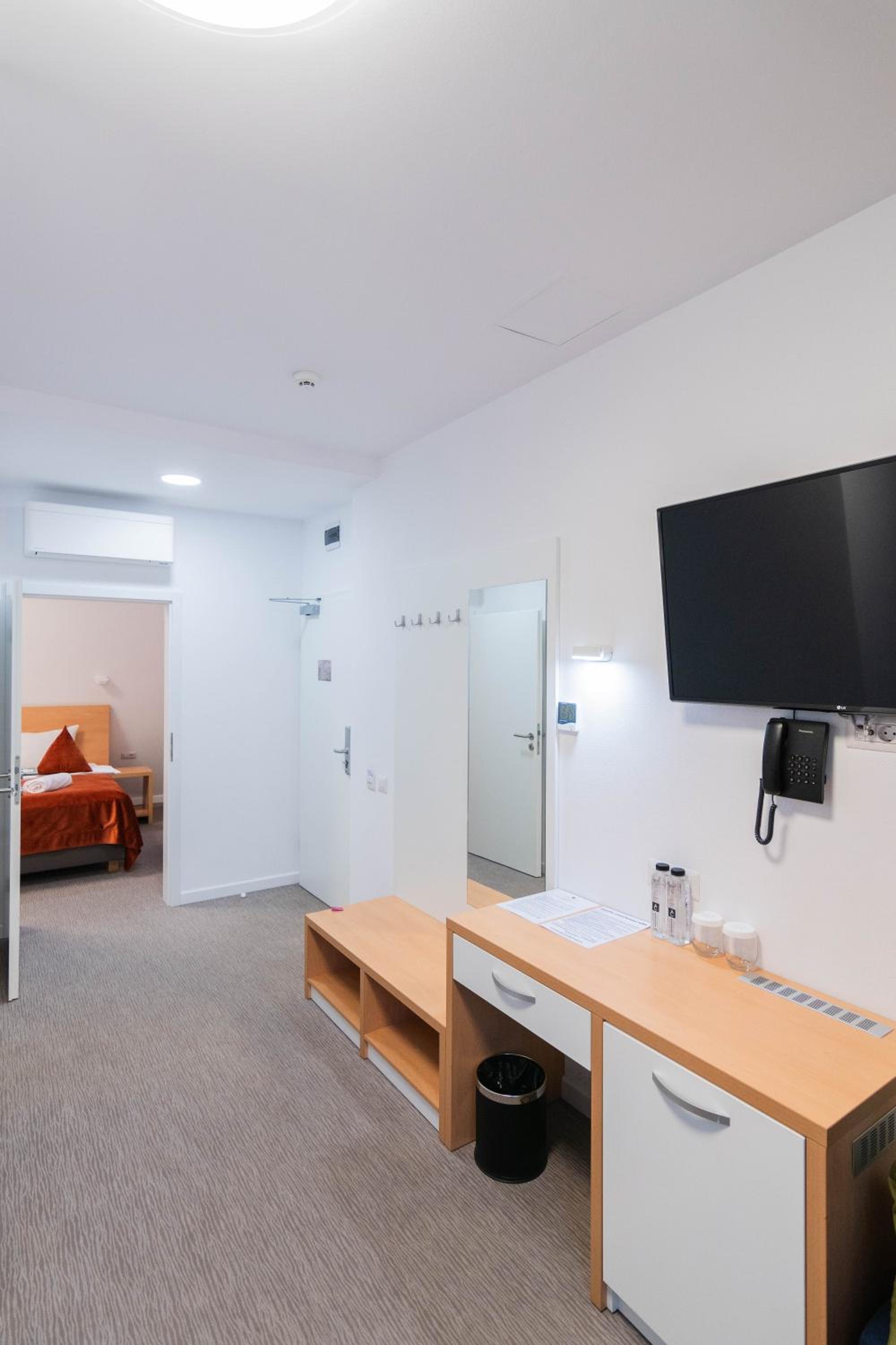 Apartment with Mountain View