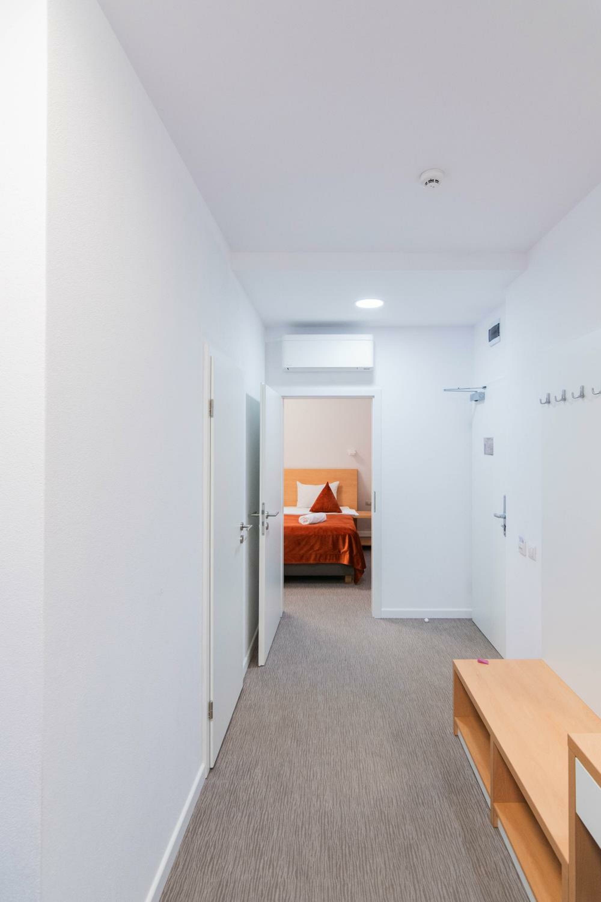 Apartment with Mountain View