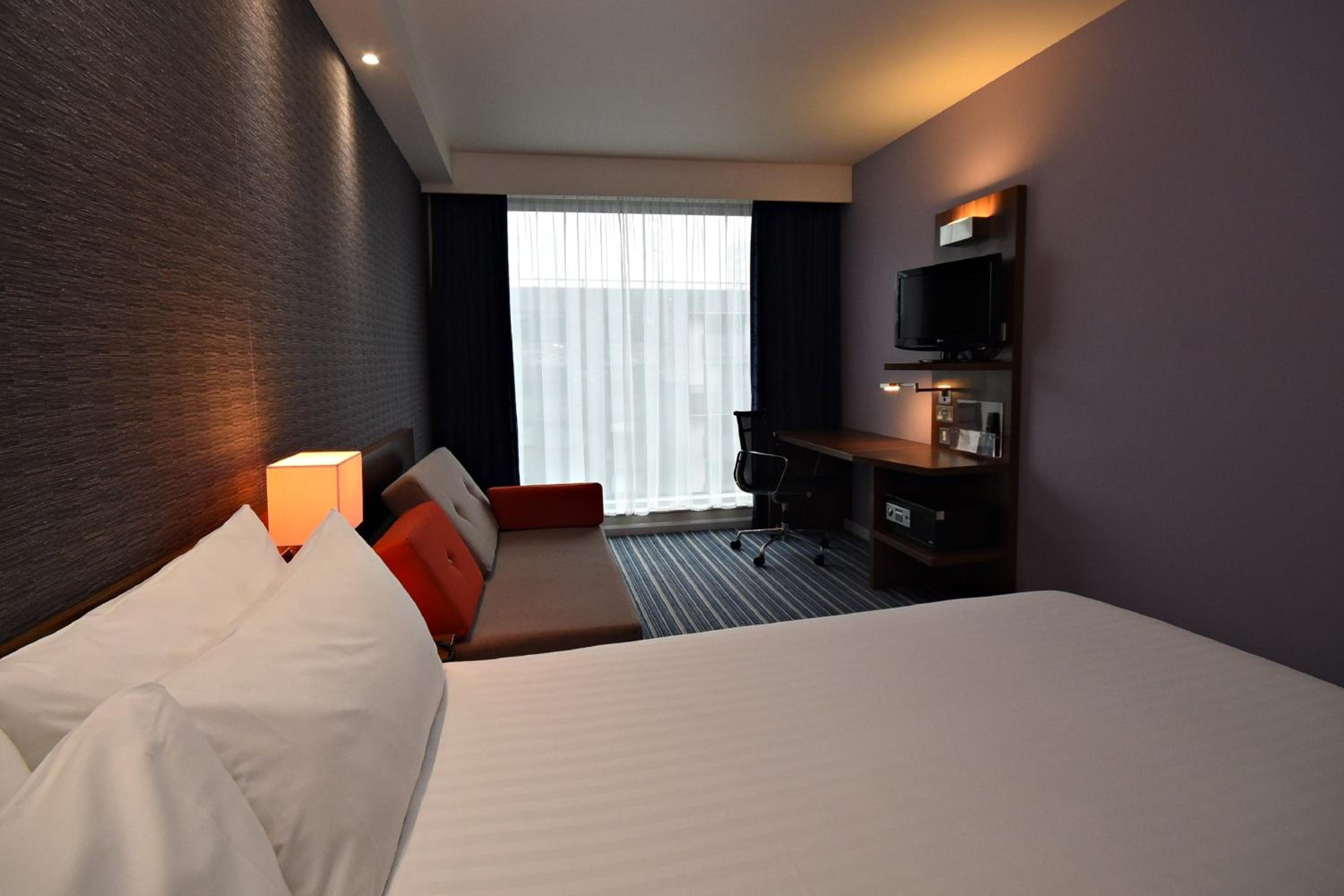 Premium Double Room with Sofa Bed - Free Hot Breakfast