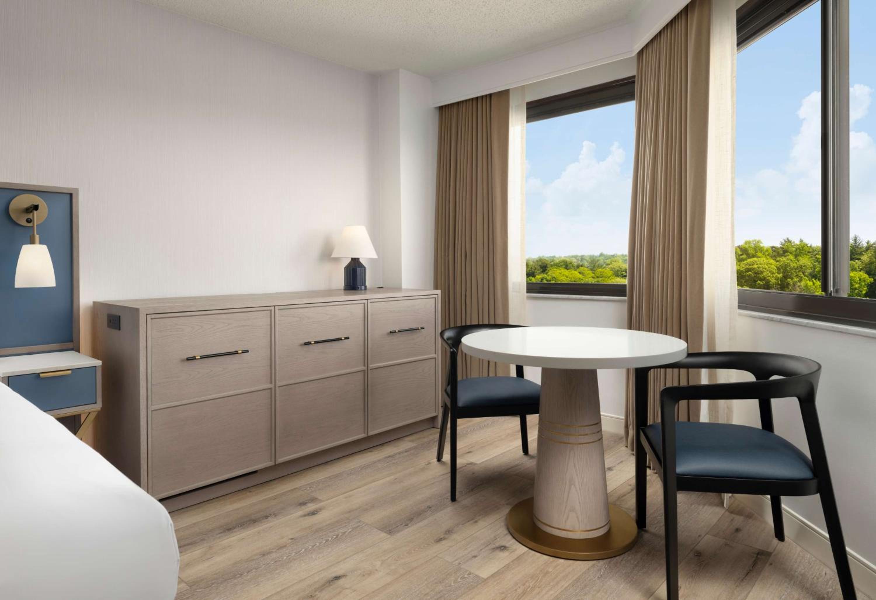 Mobility Accessible - Deluxe Queen With Tub