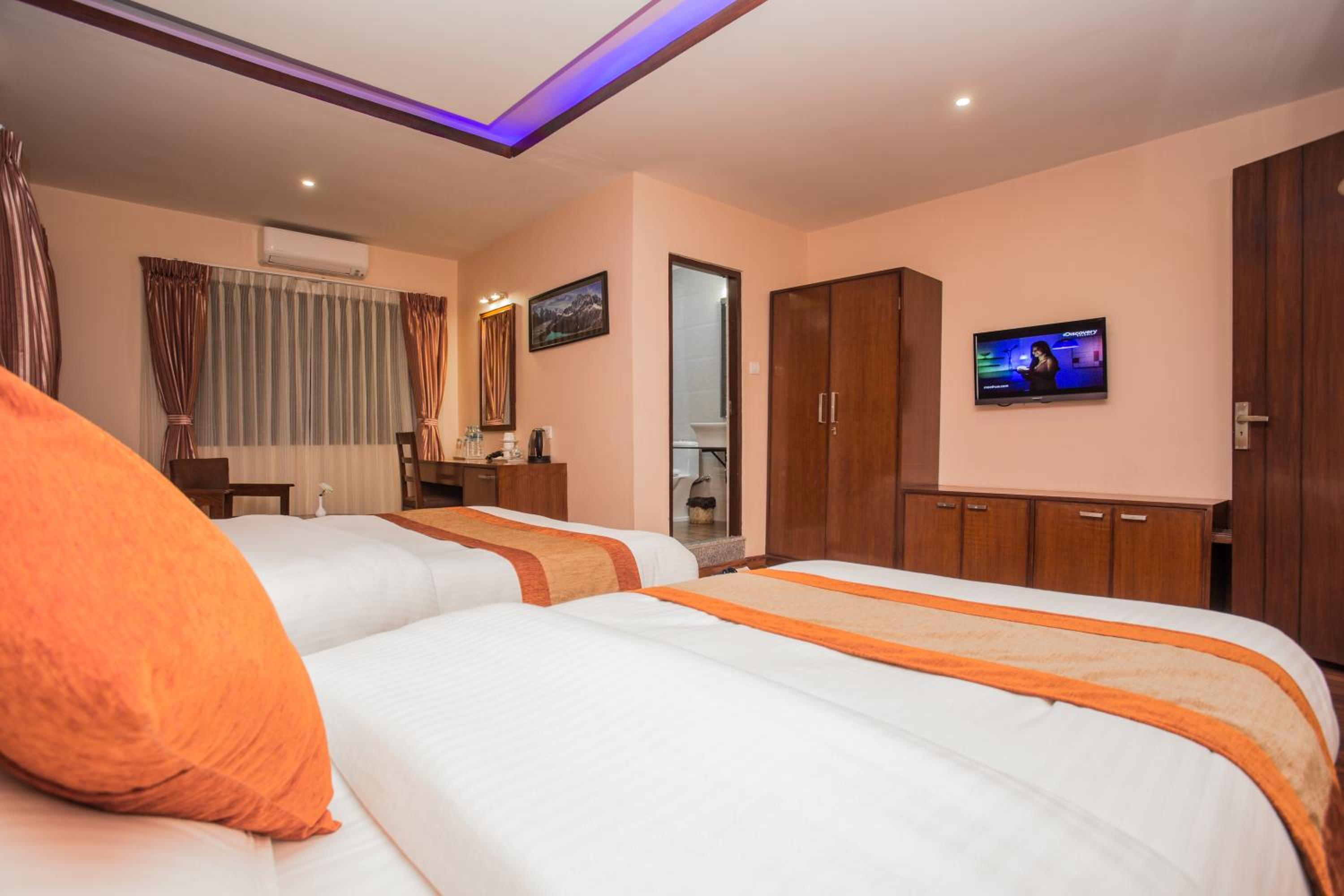 Deluxe Family Room With Free Airport Pickup