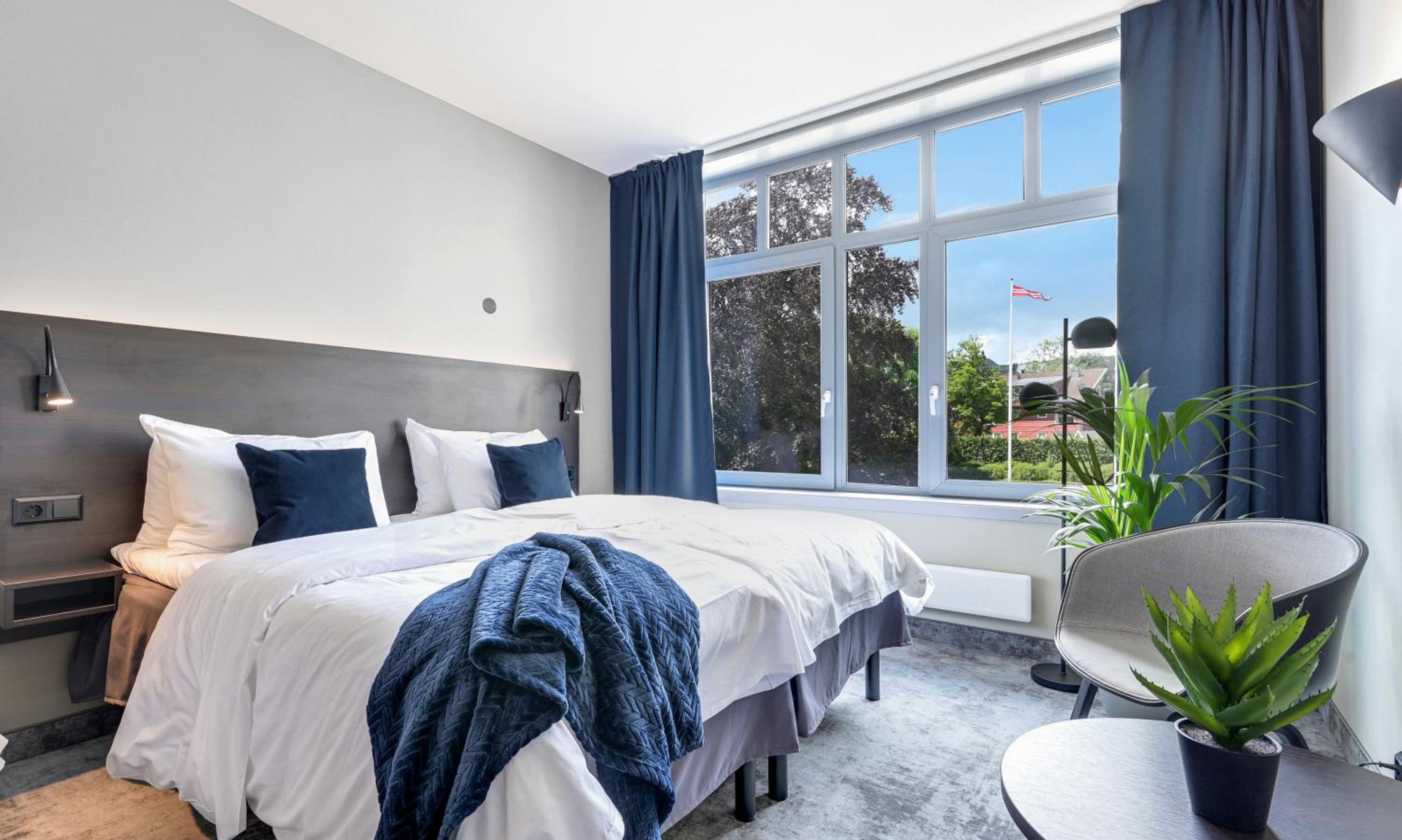 Family Room - Detached building