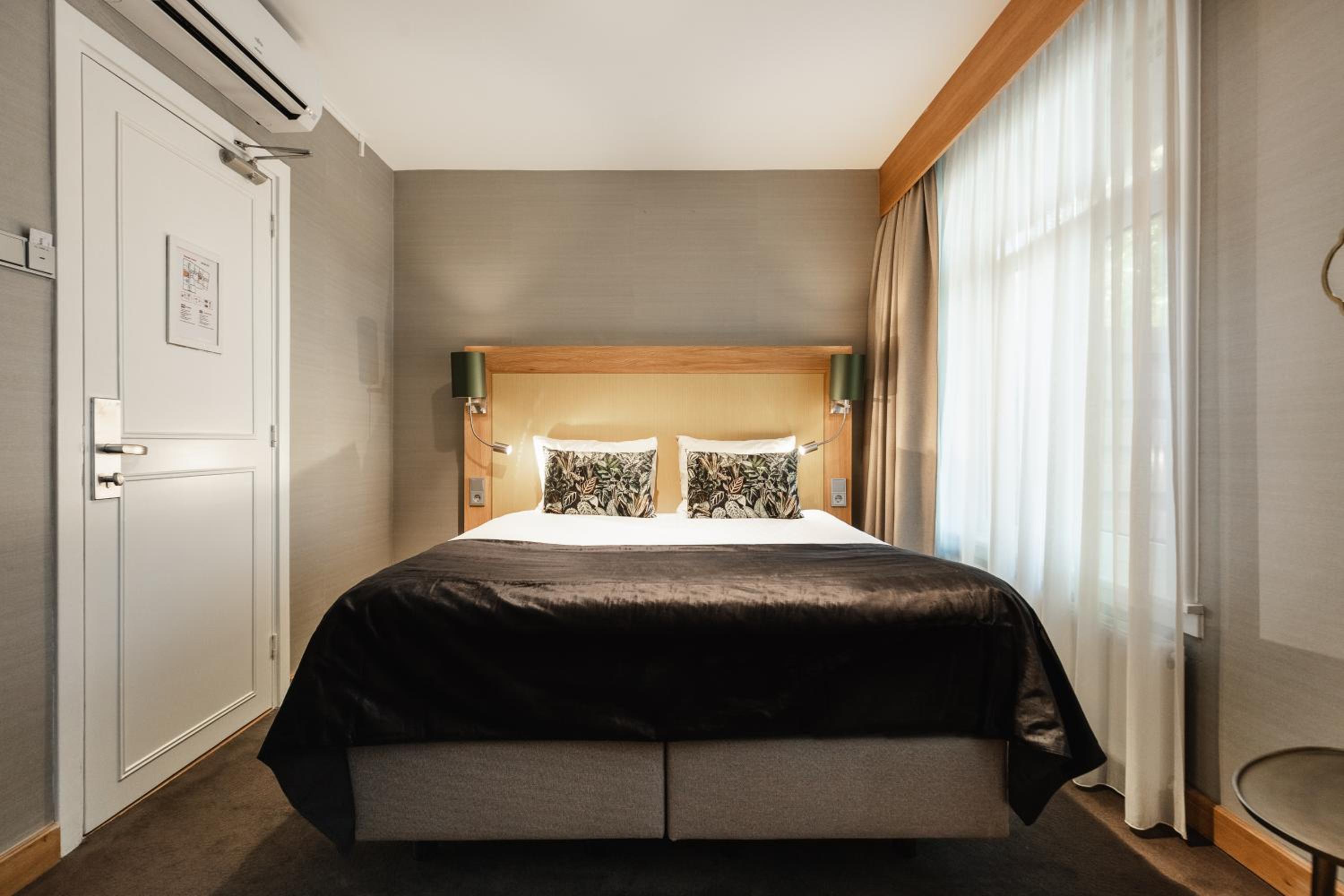 Small Queen Room