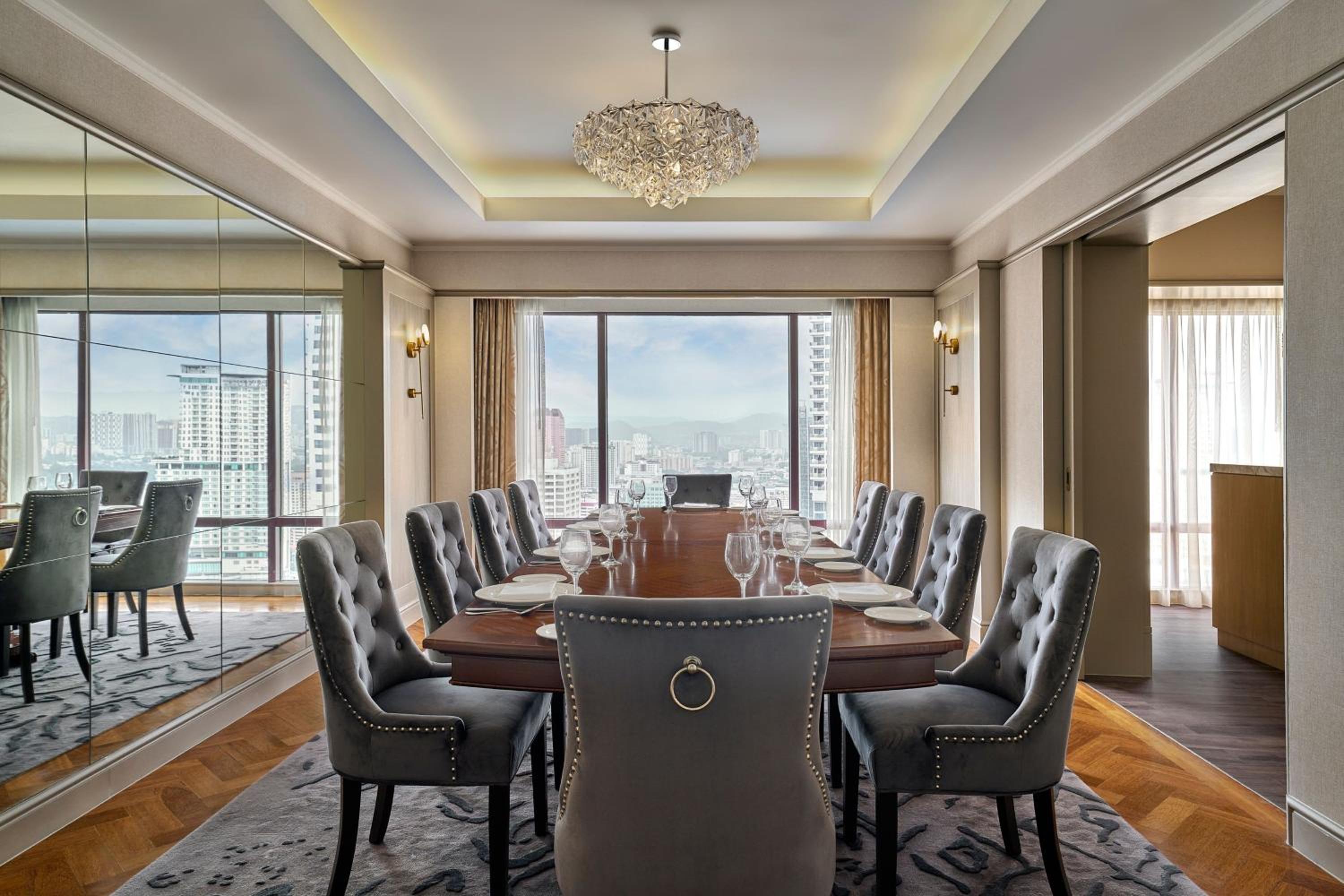 1 King Bed, City View, Club Lounge Access, Imperial Suite