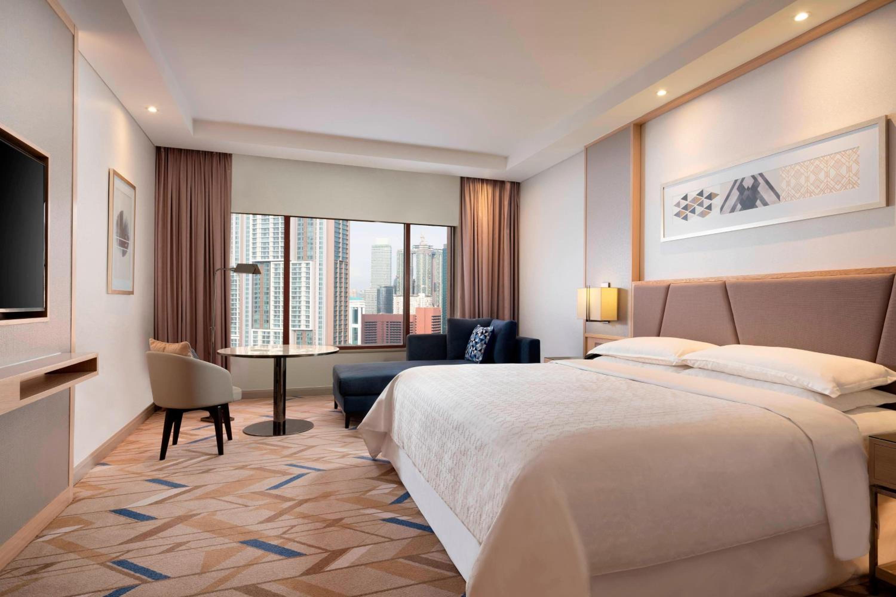 1 King Bed, City View, Club Lounge Access, Room