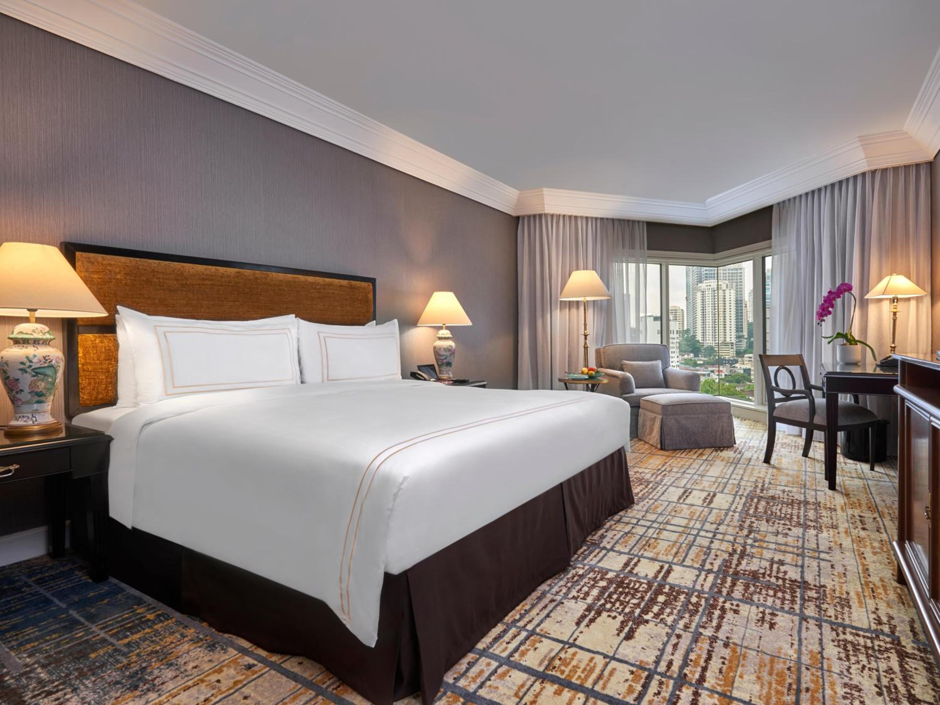 Classic Room with One Queen Bed