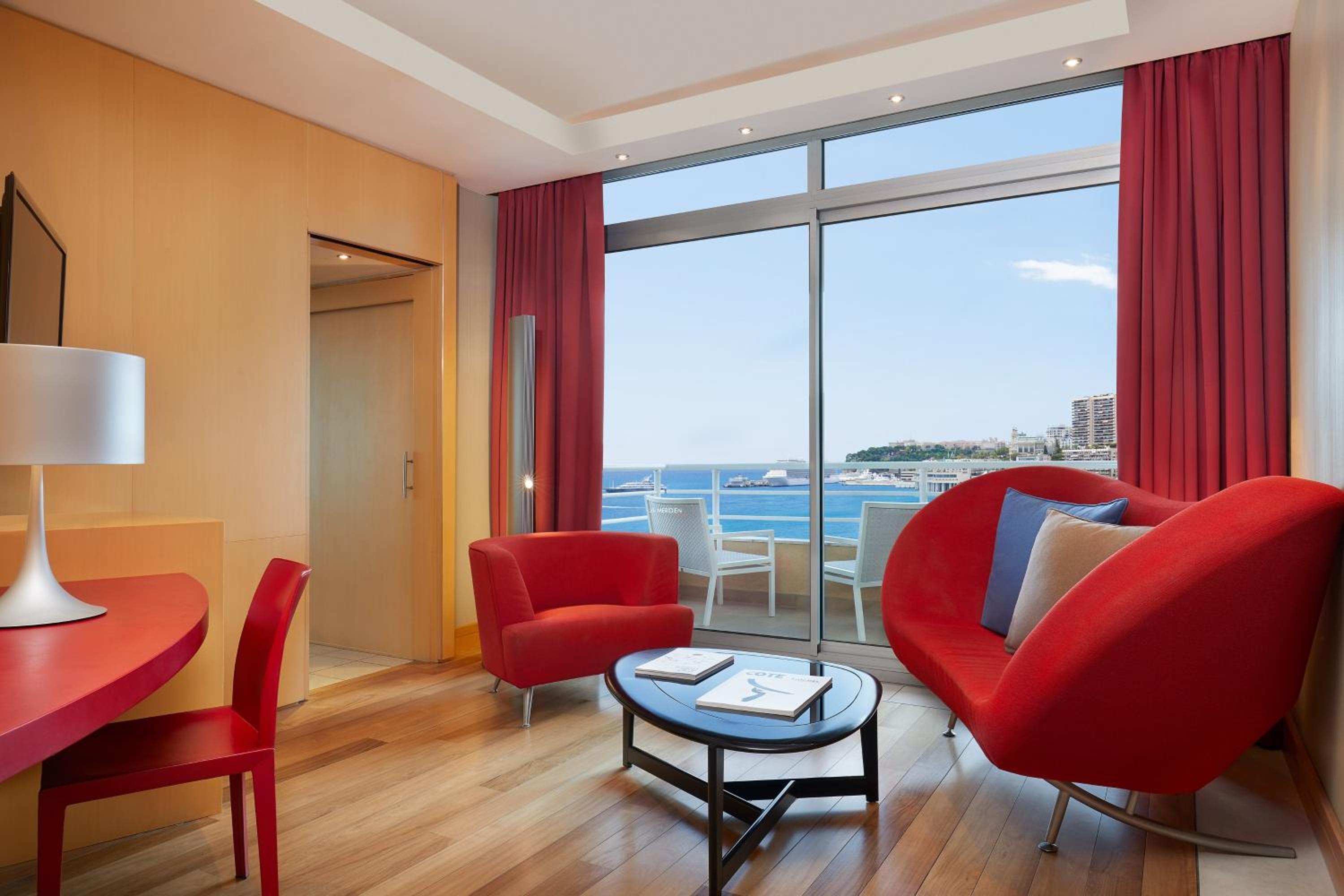 Design Suite, 1 Bedroom Suite, 1 King, Partial sea view