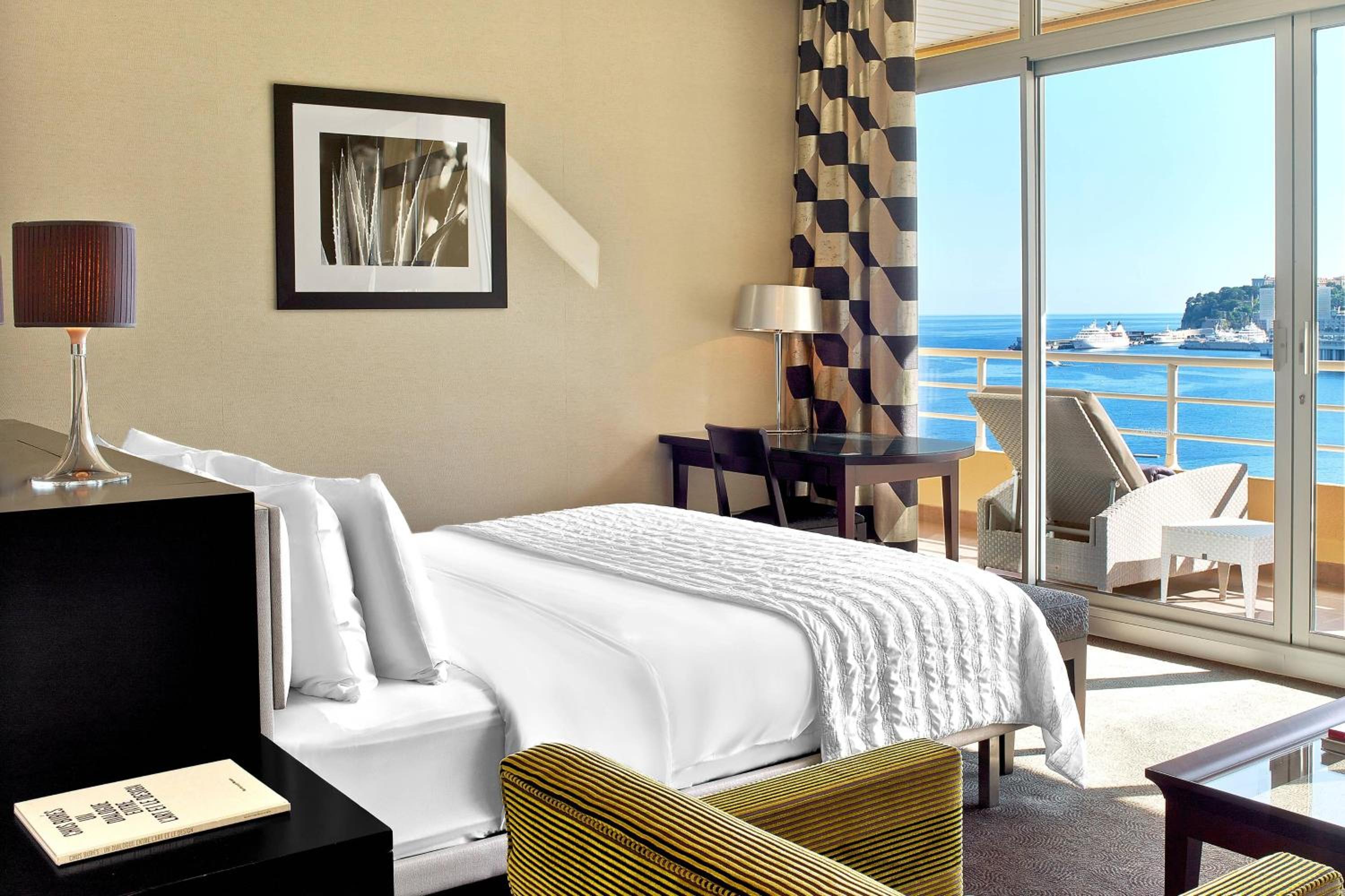 Junior Suite, 1 King, Sea view, High floor, Balcony