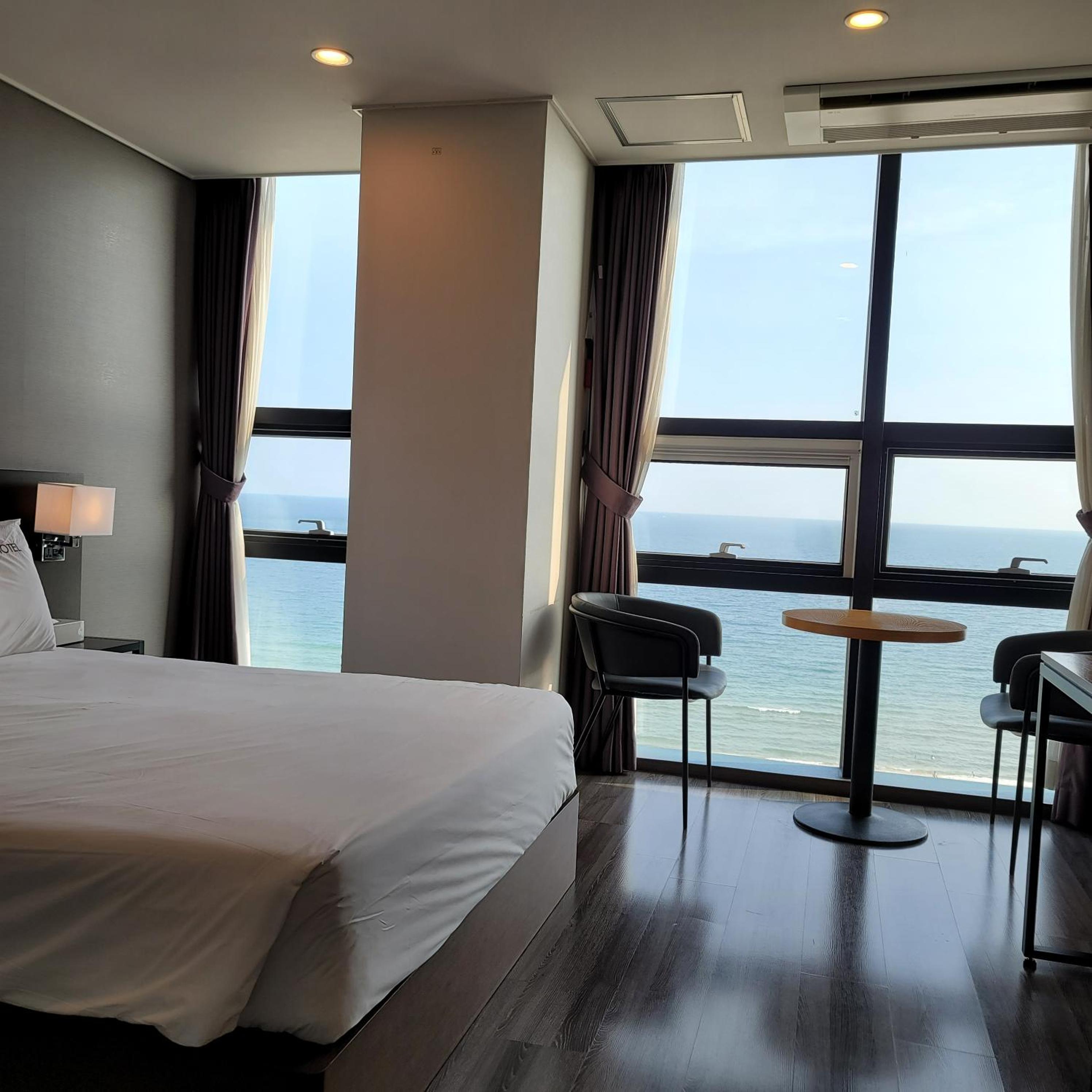 Standard Double Room with Ocean View