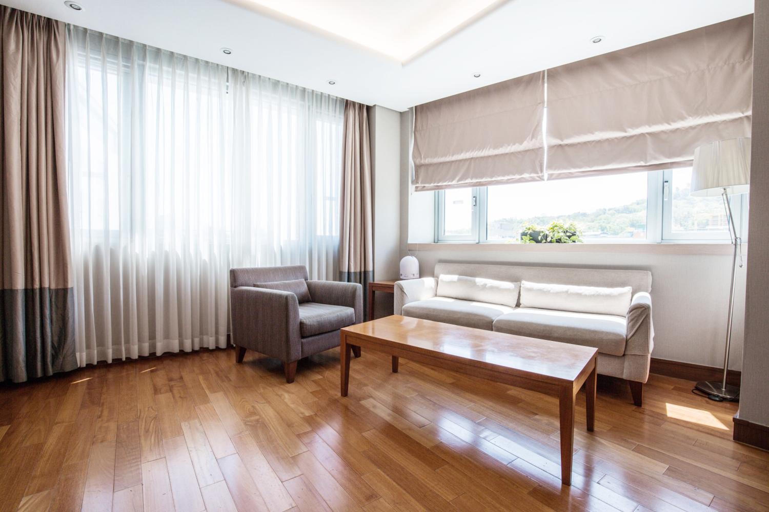 Suite with Mountain View