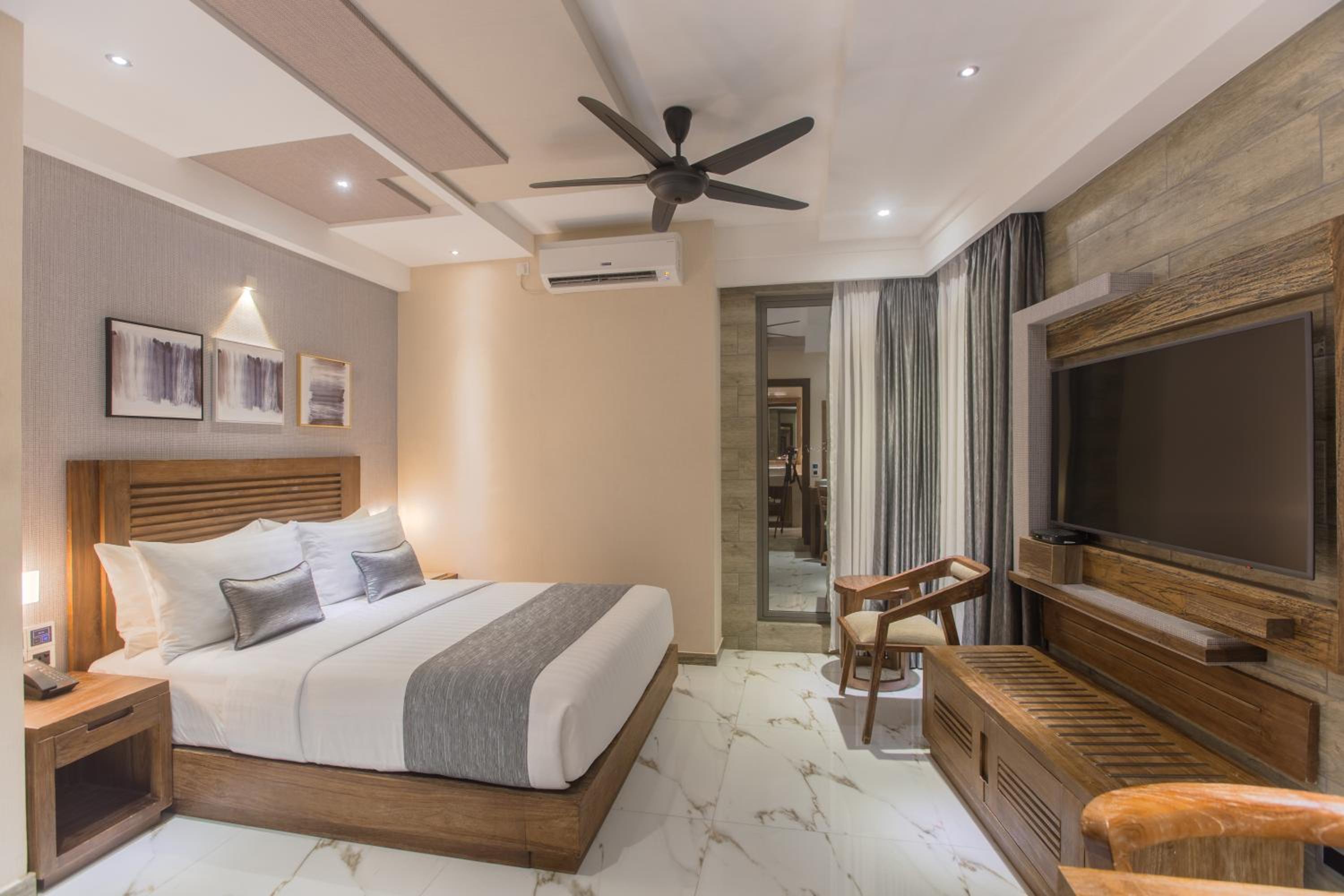 Executive Suite with Balcony (Free Return Airport Transfer)