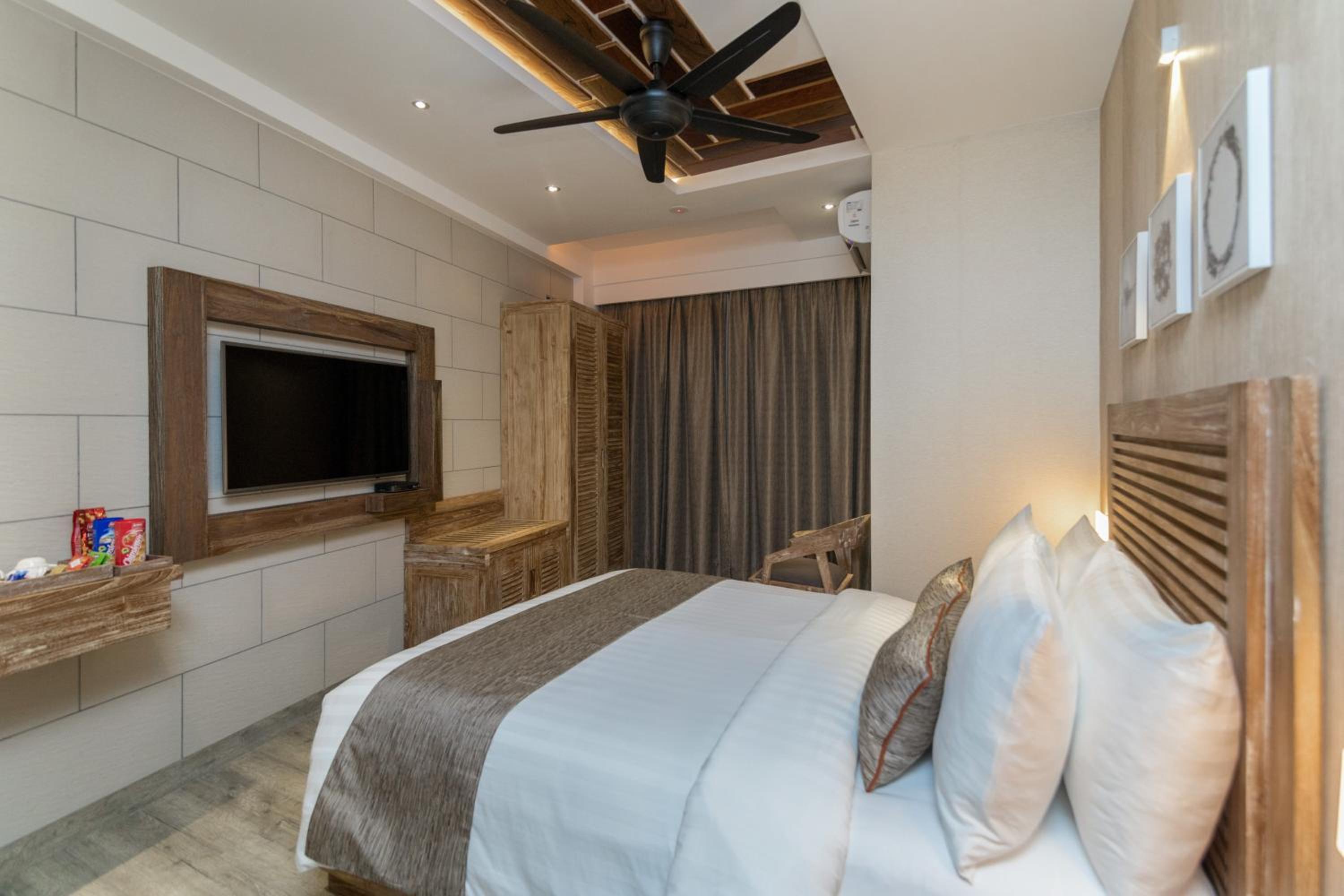 Super Deluxe Double with Ocean View and Balcony (Free Return Airport Transfer)